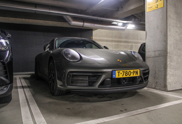 Porsche 992 Carrera 4 GTS