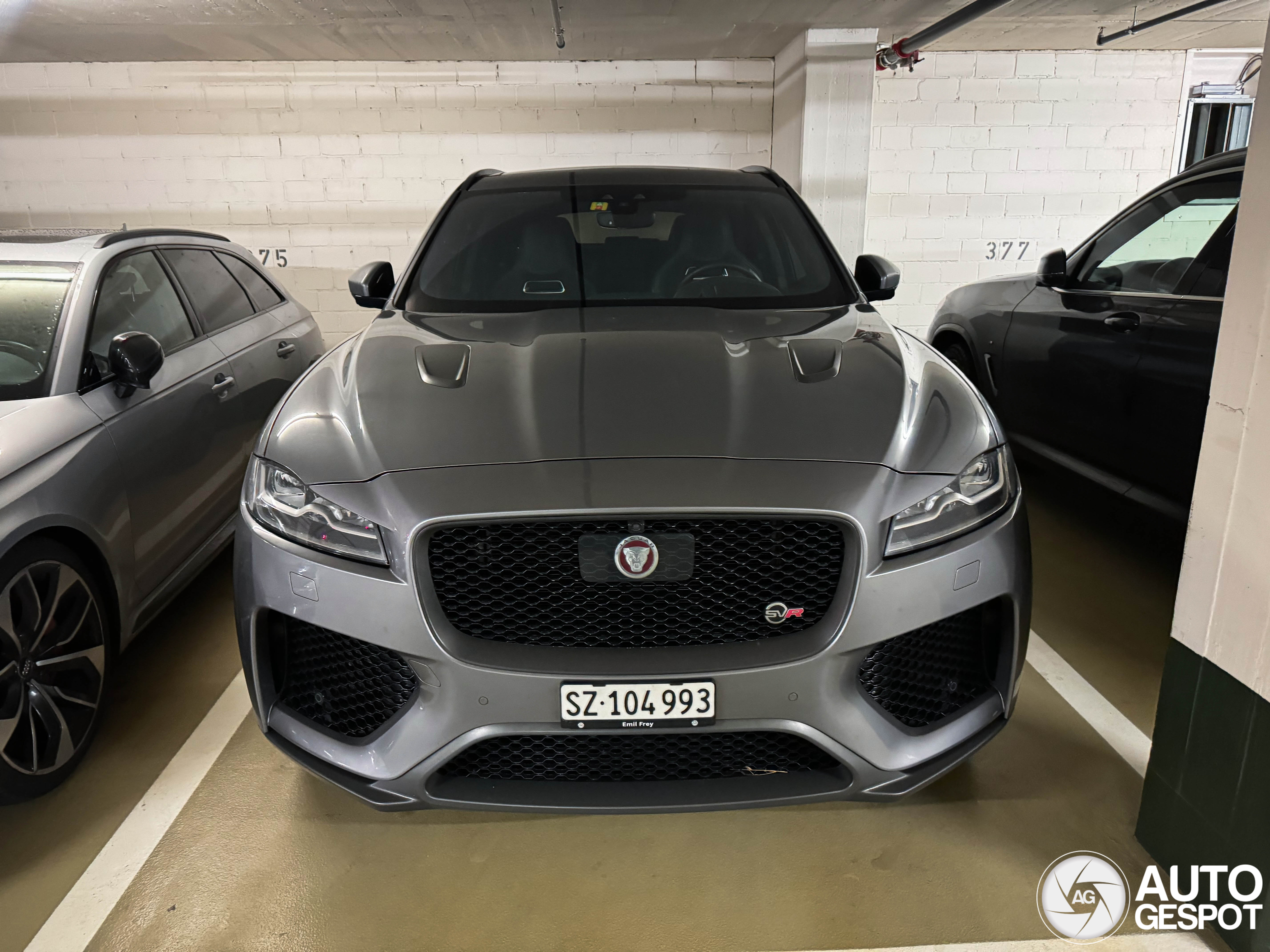 Jaguar F-PACE SVR