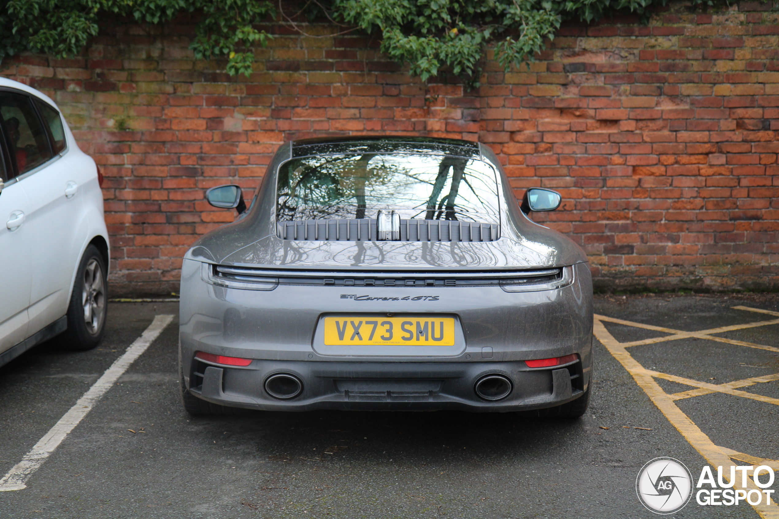 Porsche 992 Carrera 4 GTS