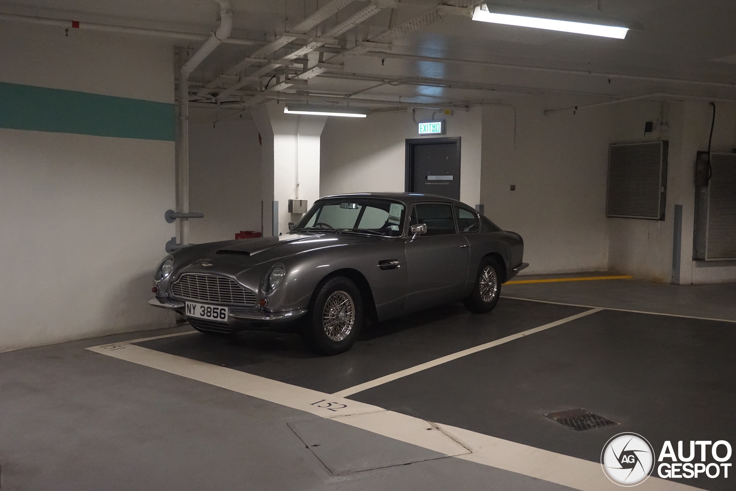 Aston Martin DB6 Superleggera