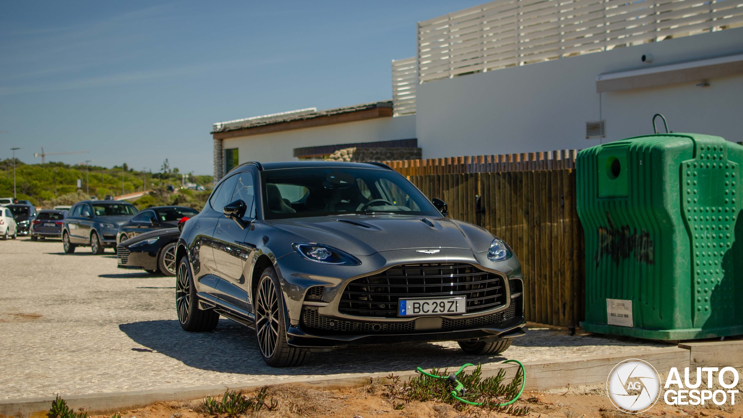 Aston Martin DBX707