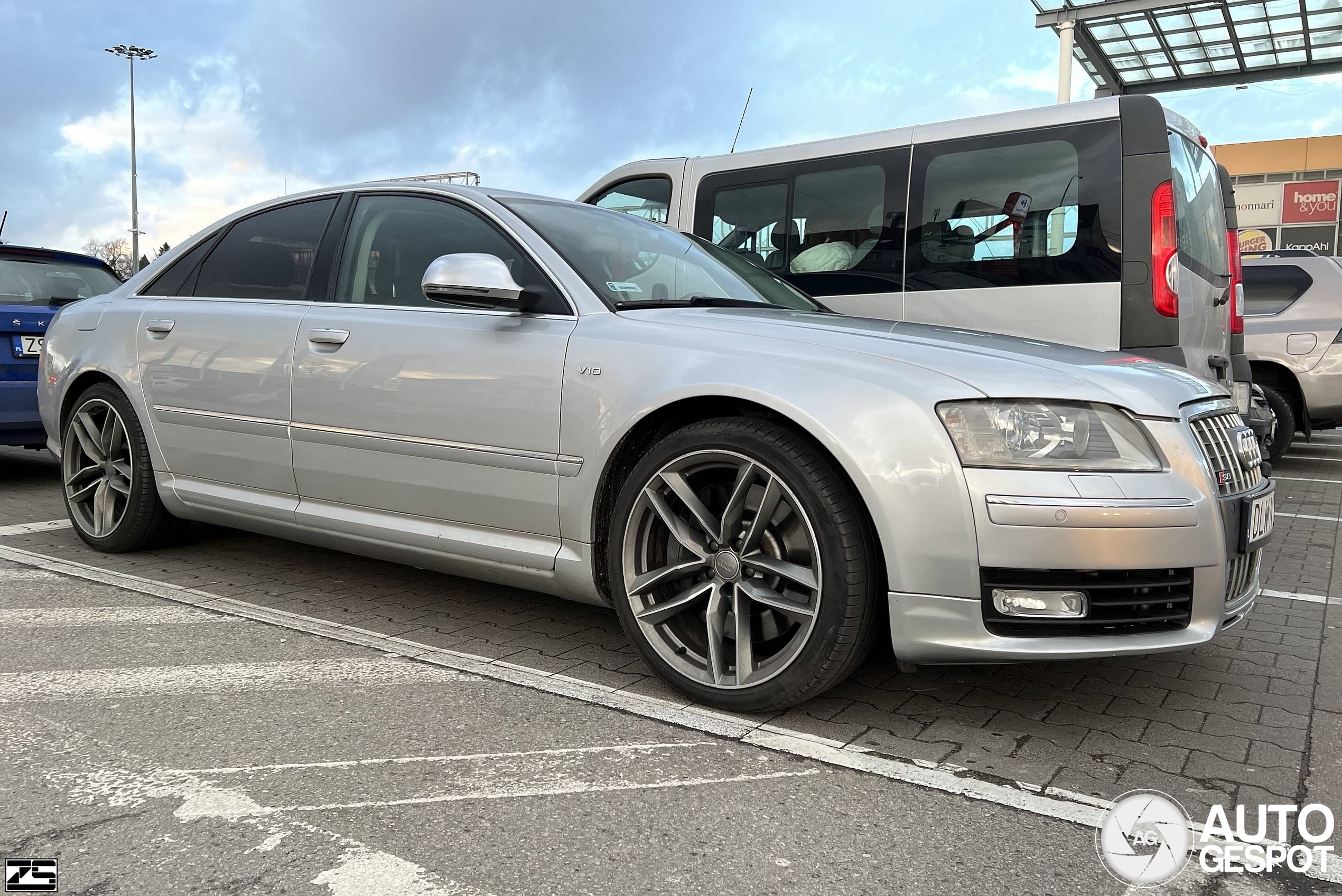 Audi S8 D3