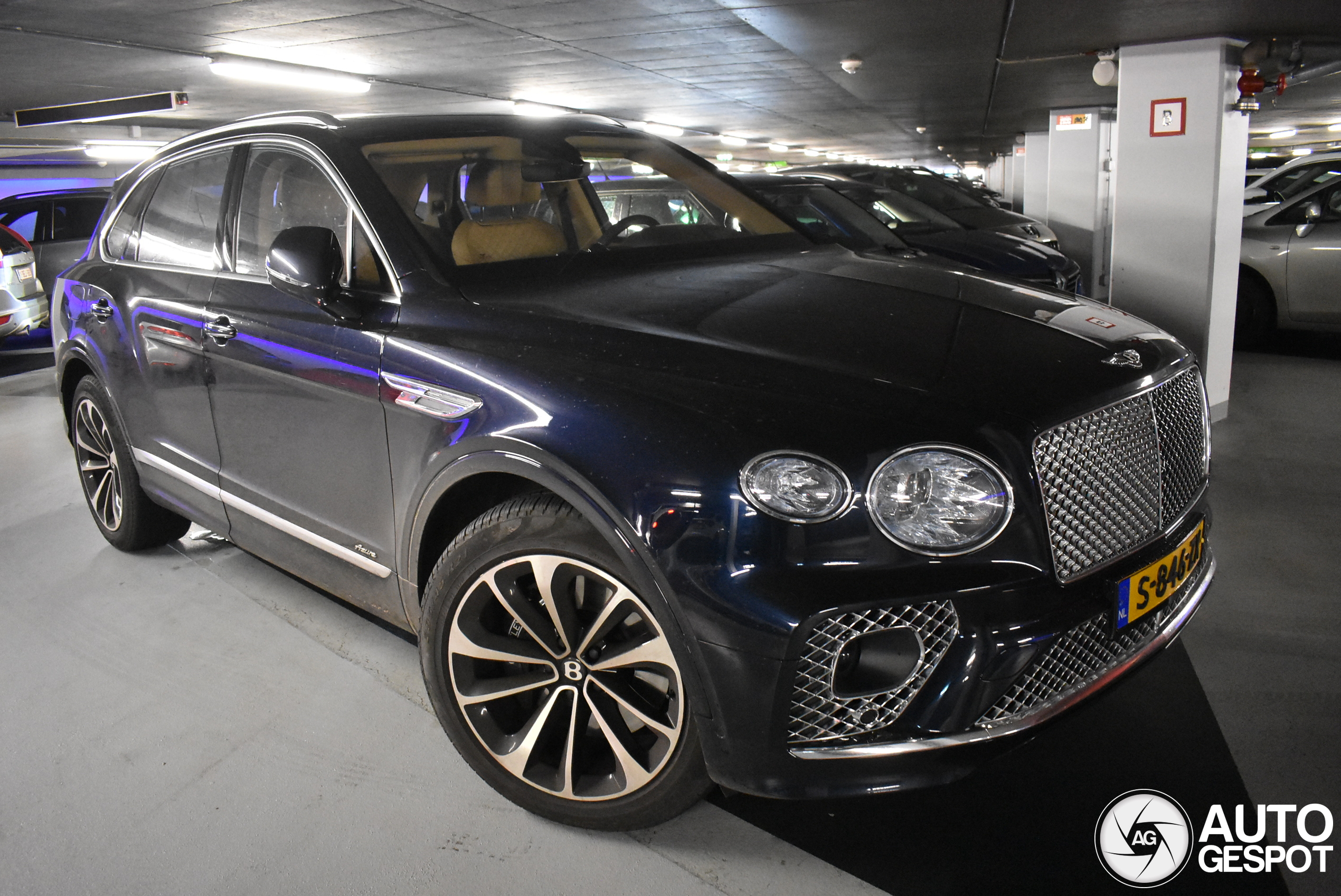 Bentley Bentayga Hybrid Azure