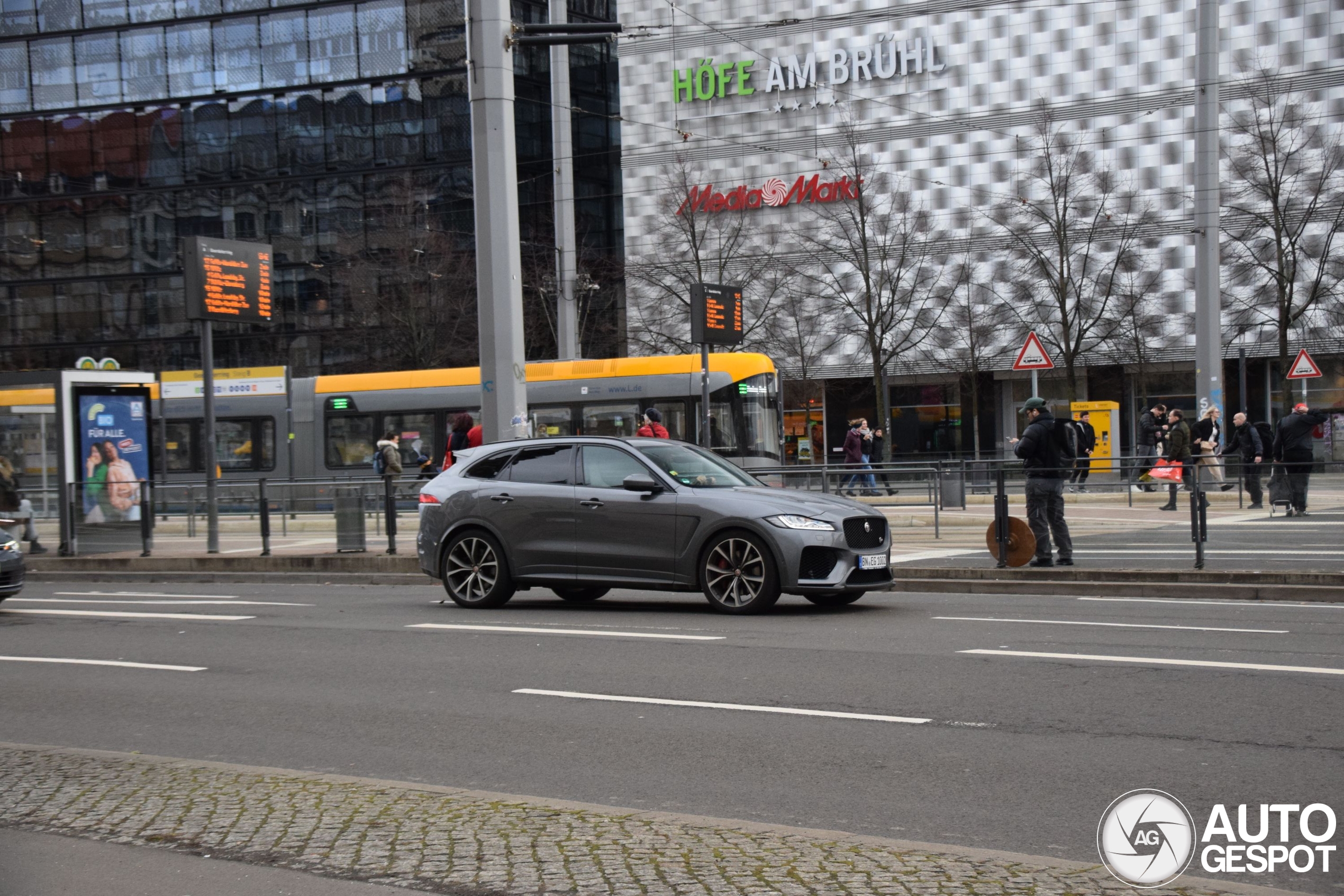 Jaguar F-PACE SVR