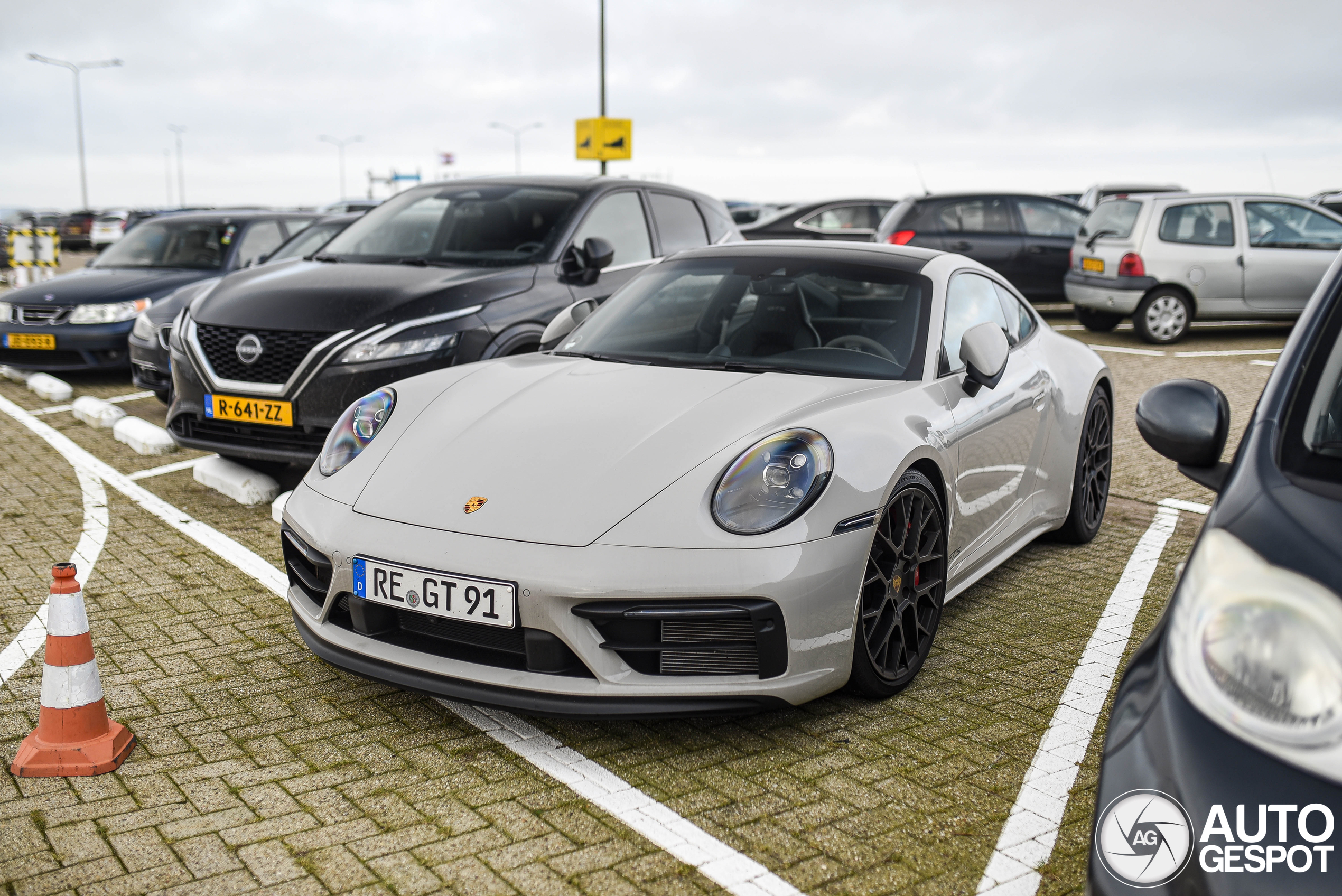 Porsche 992 Carrera 4 GTS