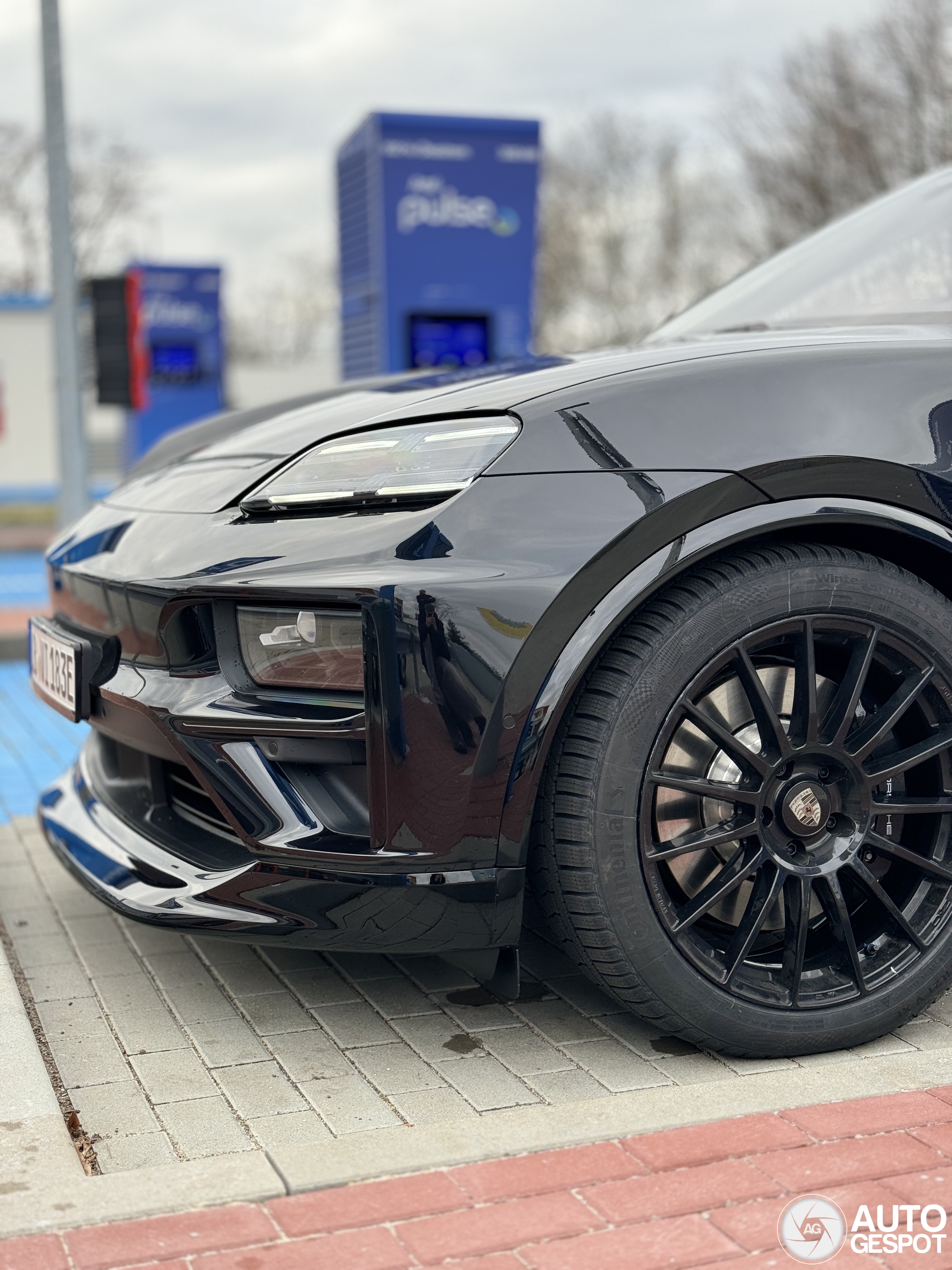 Porsche Macan EV Turbo