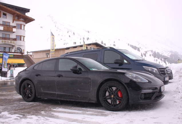 Porsche 971 Panamera Turbo