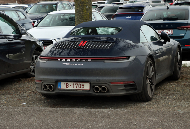 Porsche 992 Carrera 4S Cabriolet