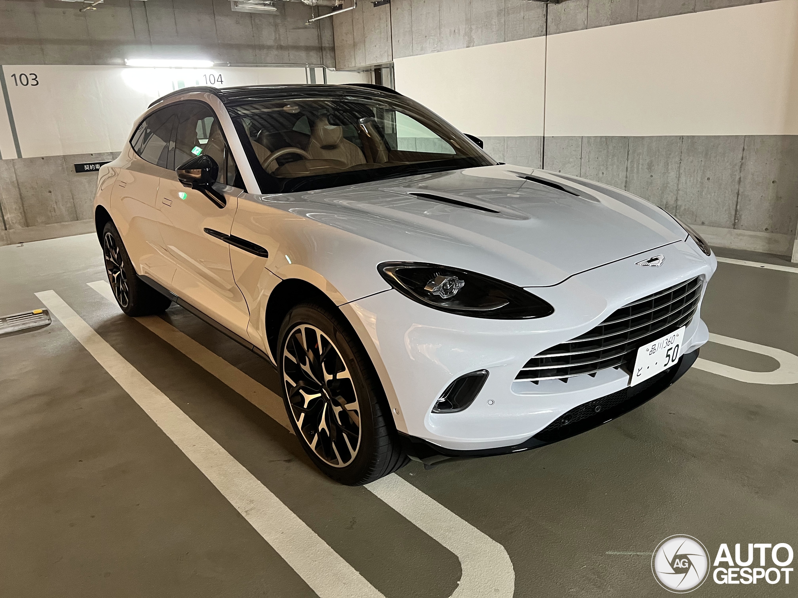 Aston Martin DBX