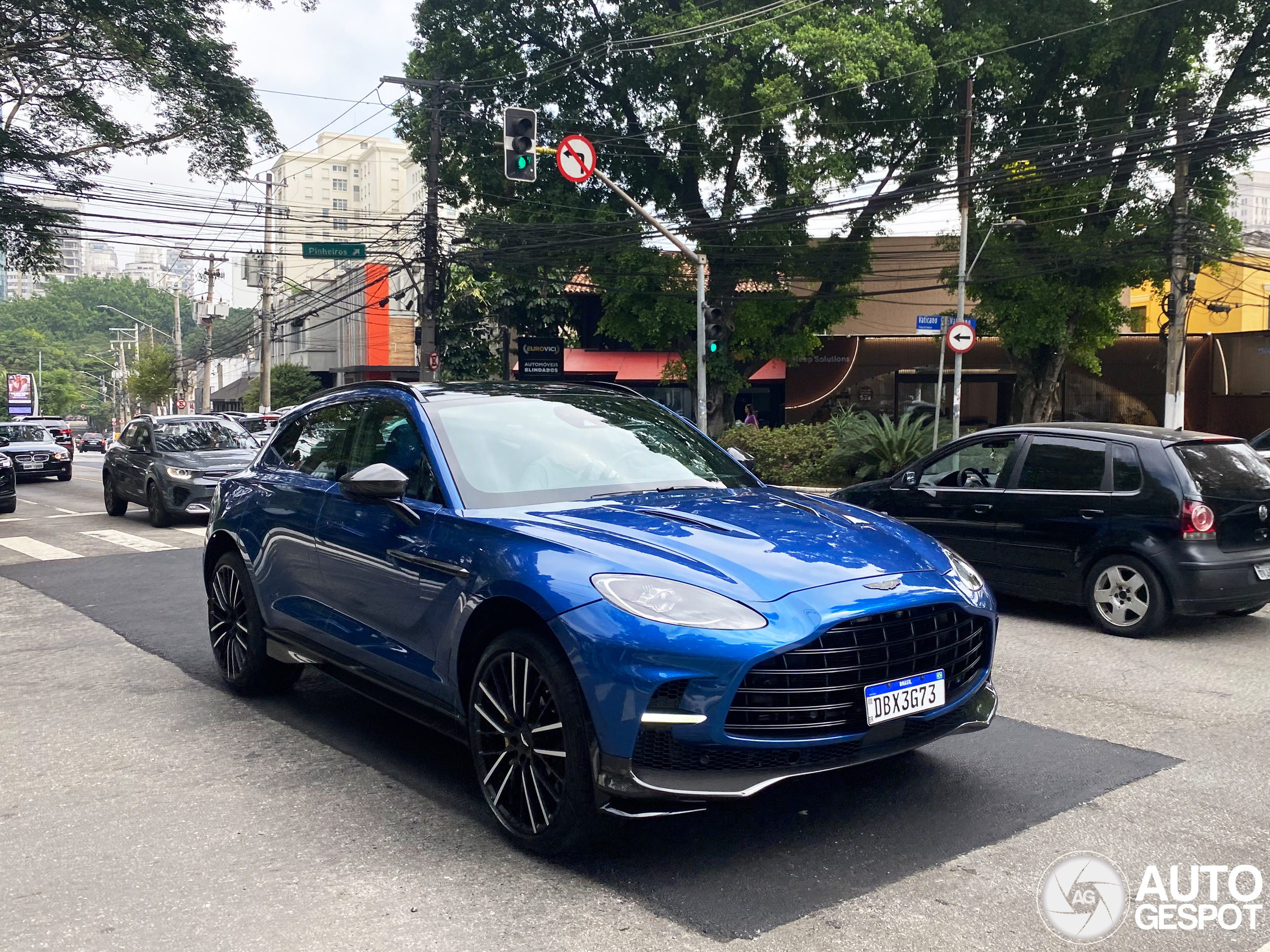 Aston Martin DBX707