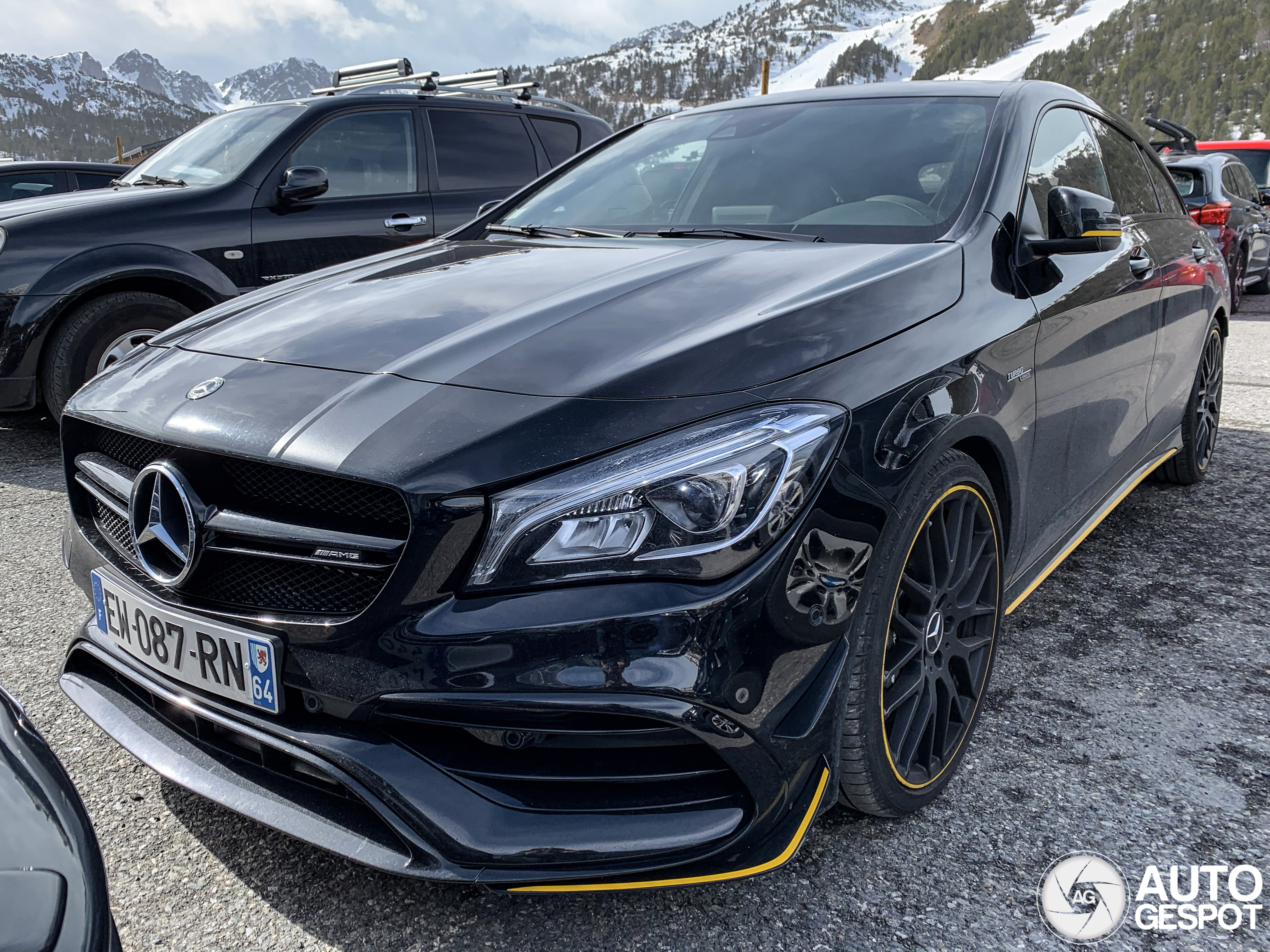 Mercedes-AMG CLA 45 Shooting Brake X117 Yellow Night Edition