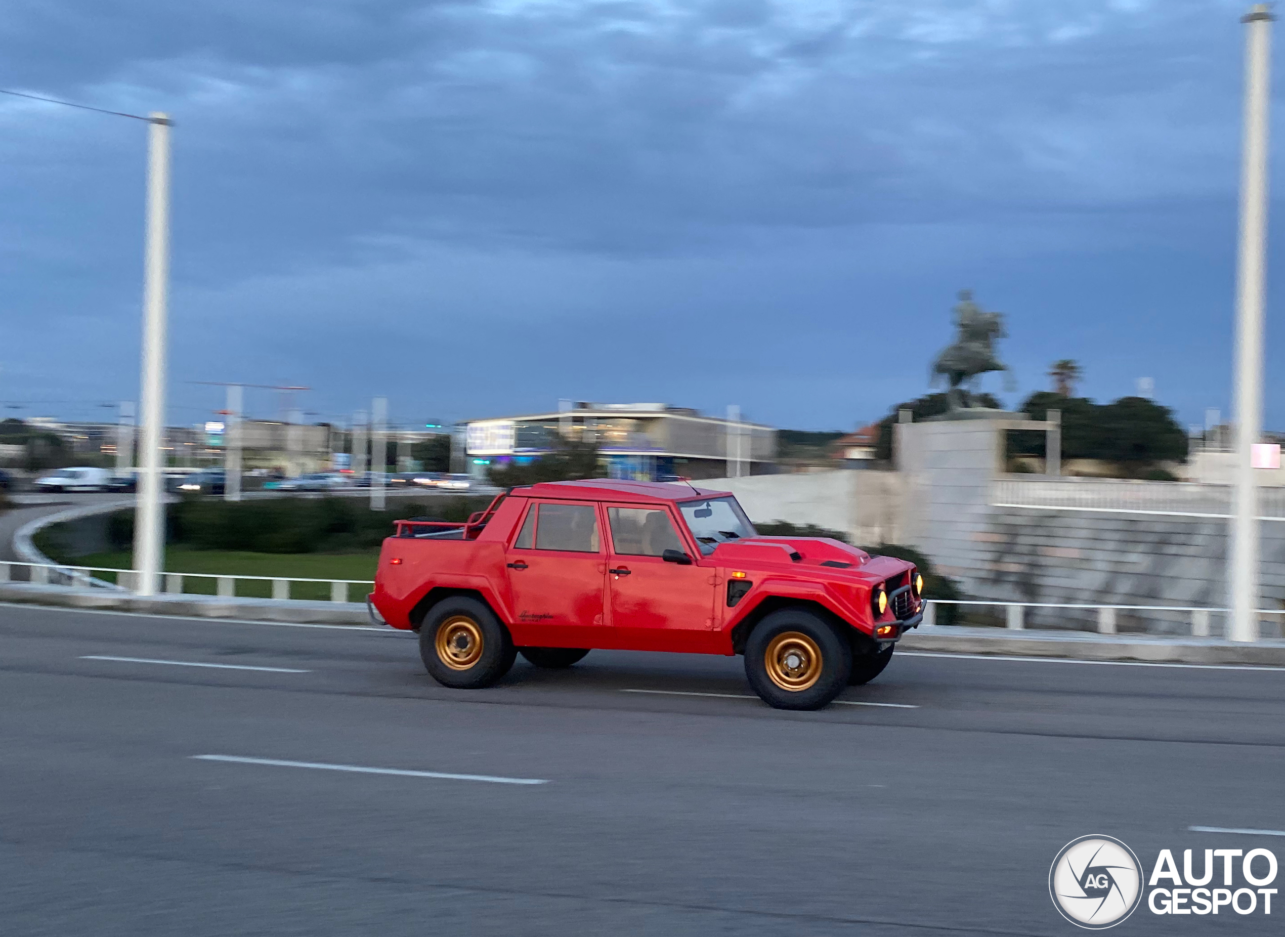 Lamborghini LM002