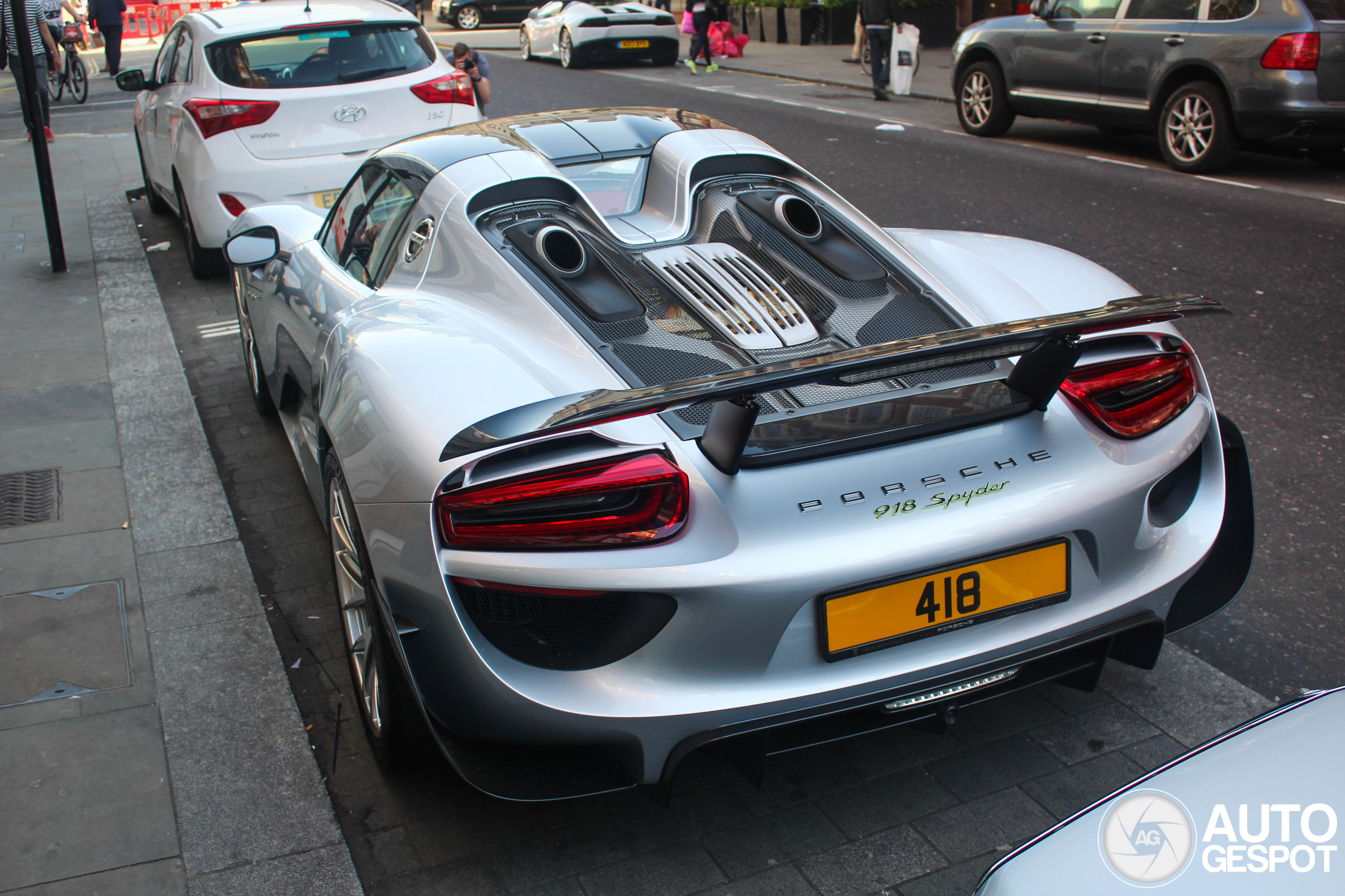 Porsche 918 Spyder Weissach Package