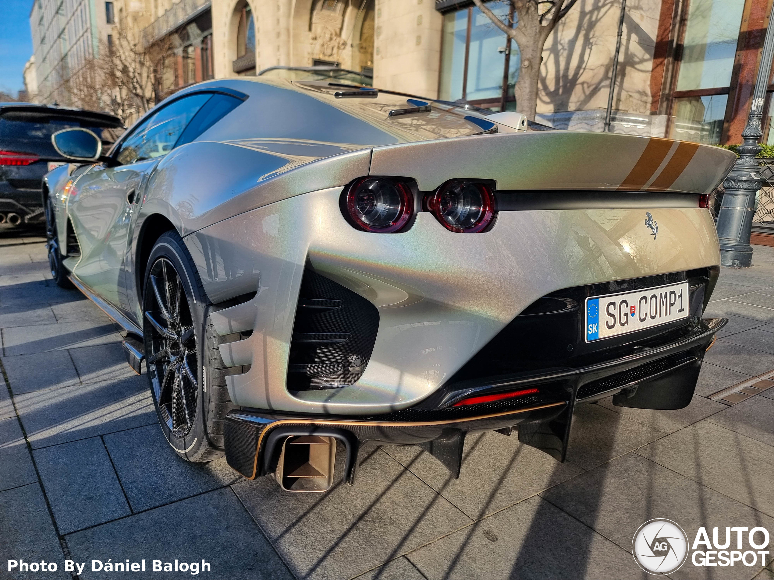 Driemaal een gloednieuwe Ferrari 812 Competizione