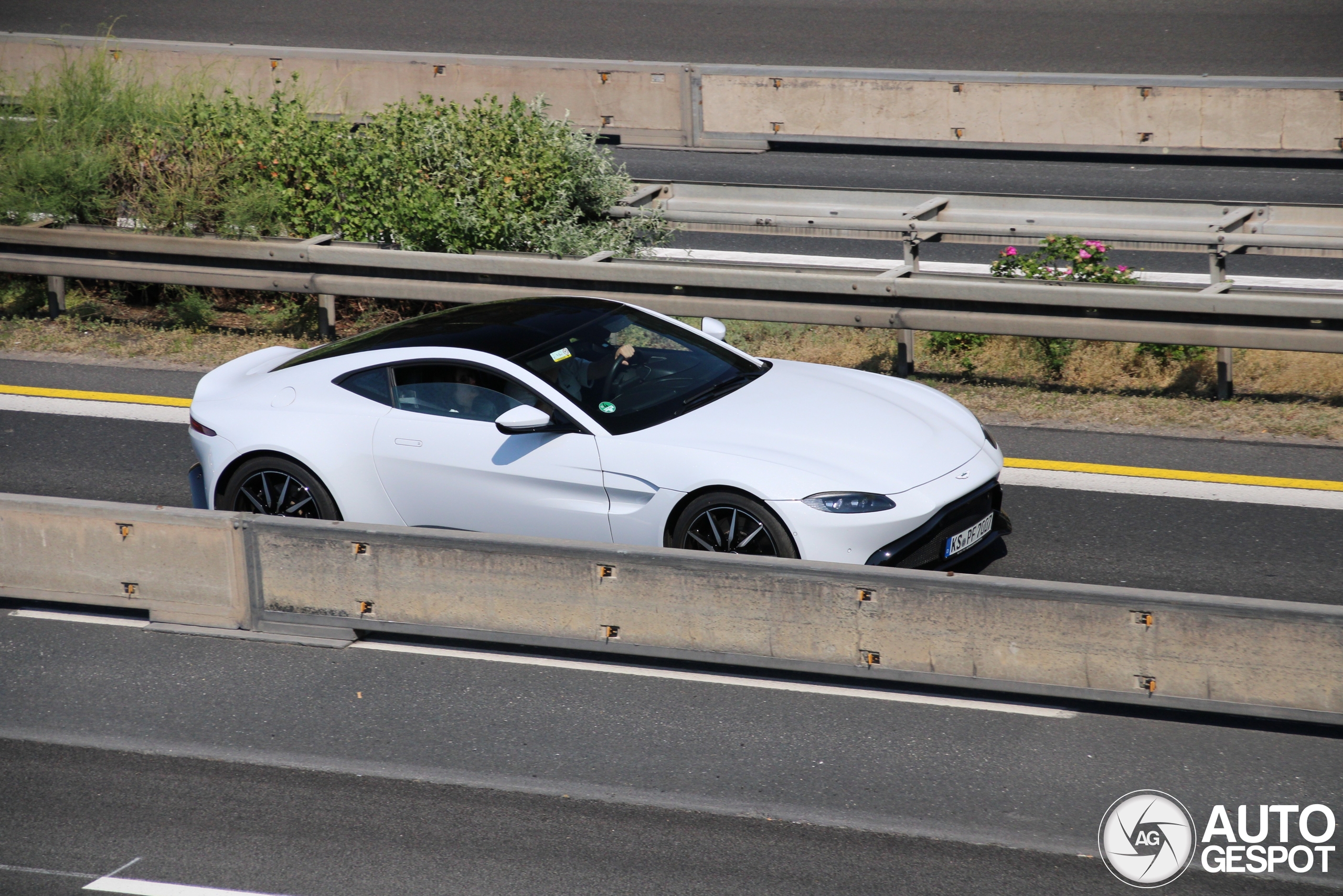 Aston Martin V8 Vantage 2018