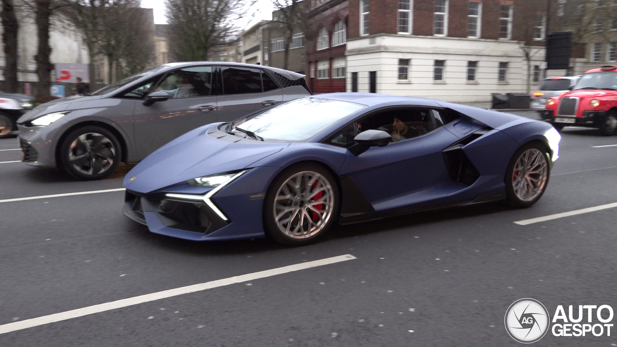 Der neue Lamborghini Revuelto kommt in London gut an