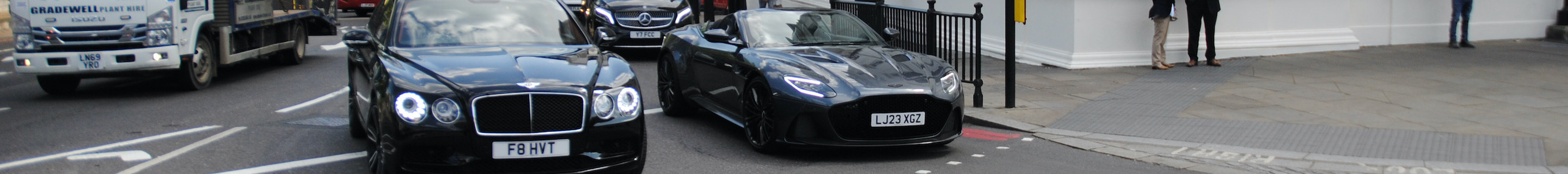 Aston Martin DBS Superleggera Volante