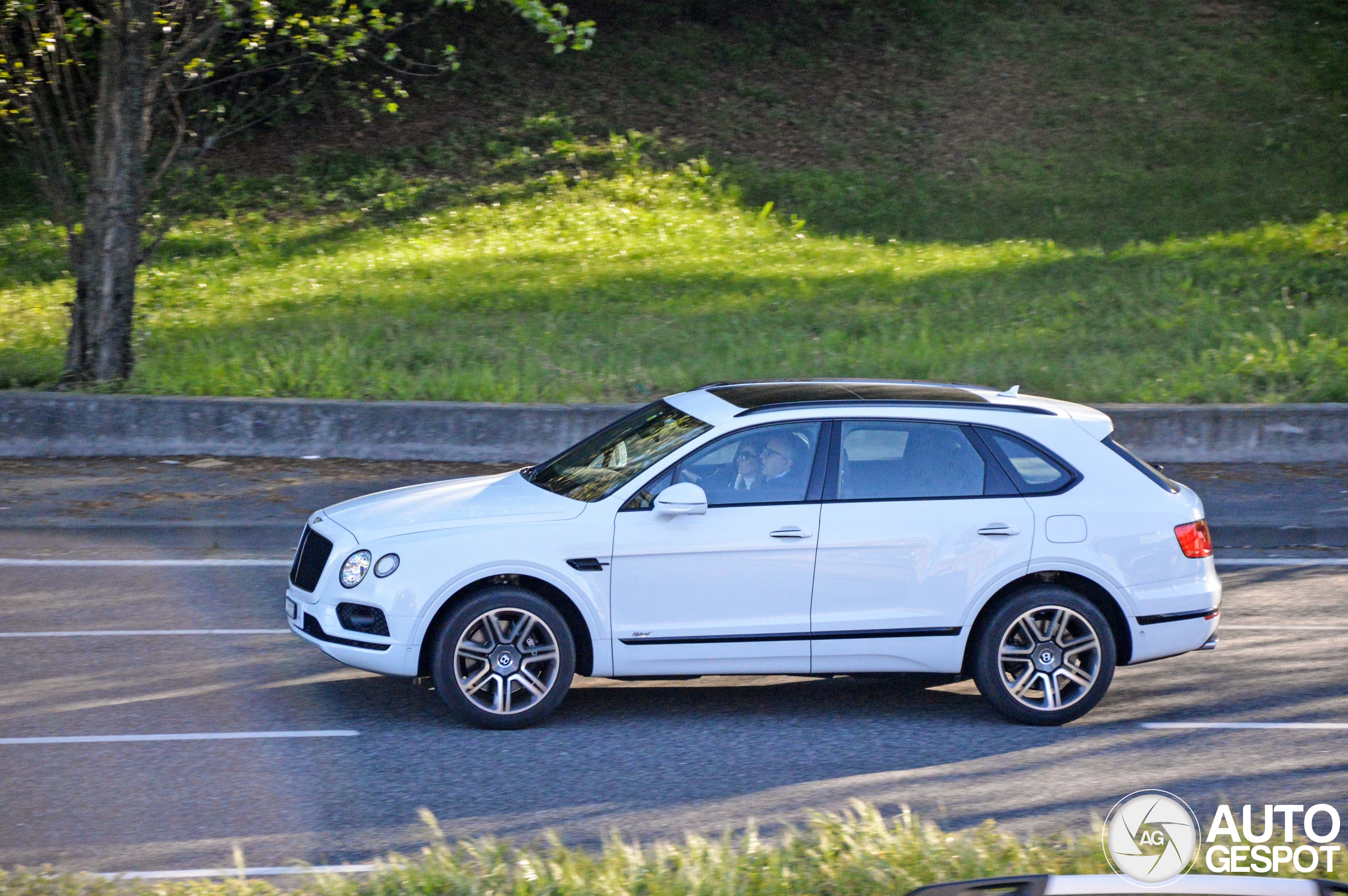 Bentley Bentayga Hybrid