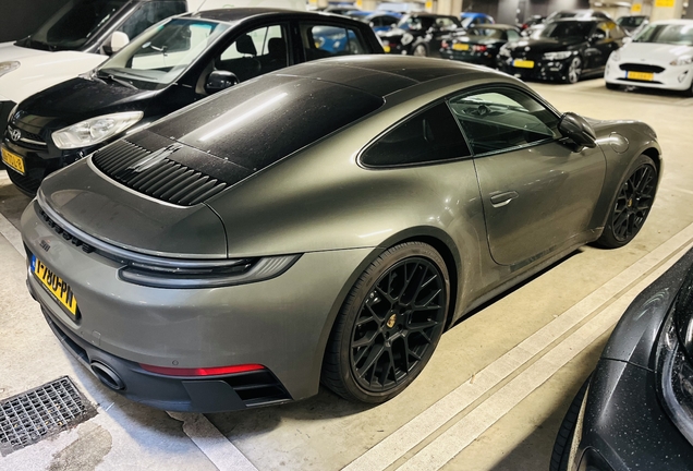 Porsche 992 Carrera 4 GTS