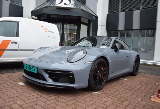 Porsche 992 Carrera 4 GTS