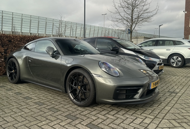 Porsche 992 Carrera 4 GTS