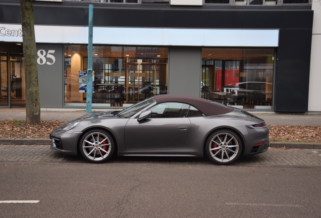 Porsche 992 Carrera 4S Cabriolet