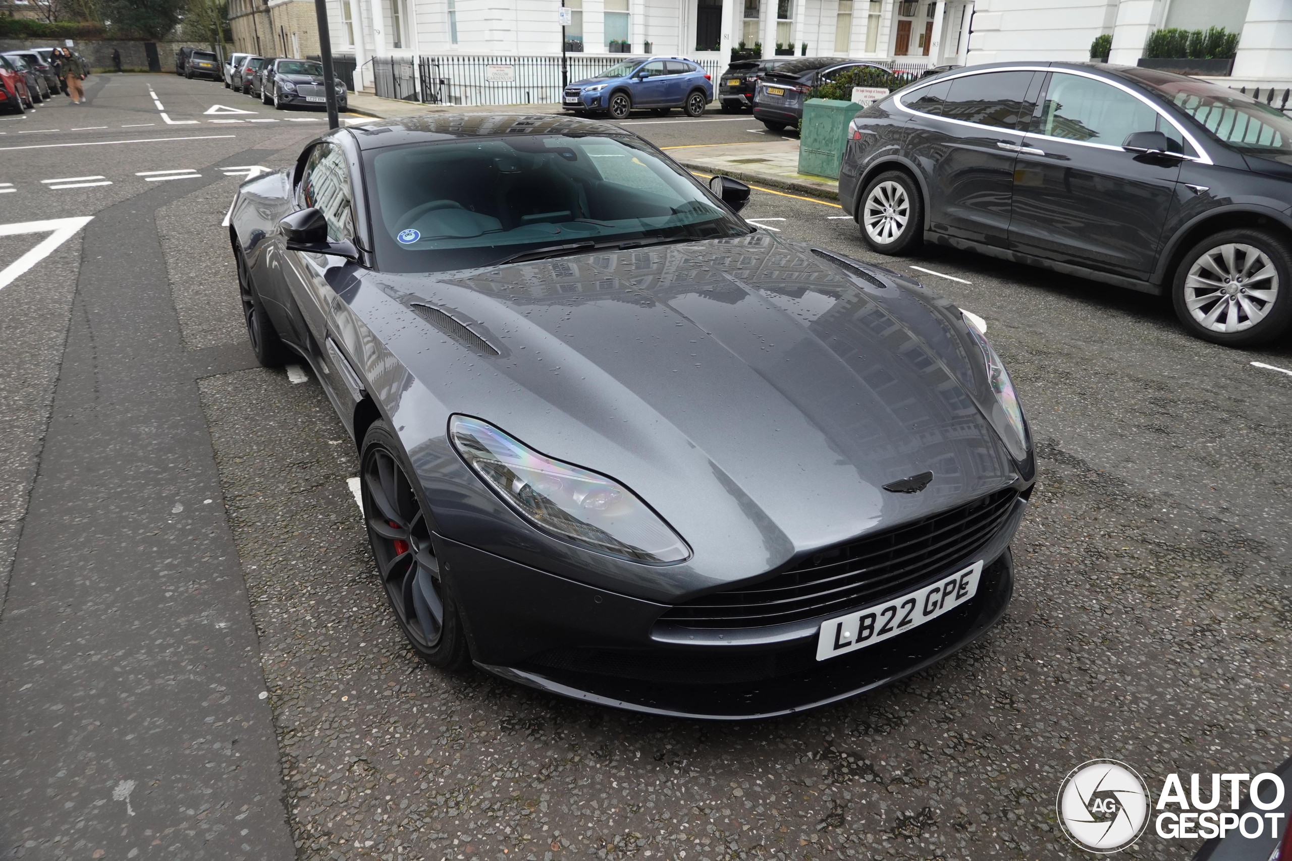 Aston Martin DB11 V8