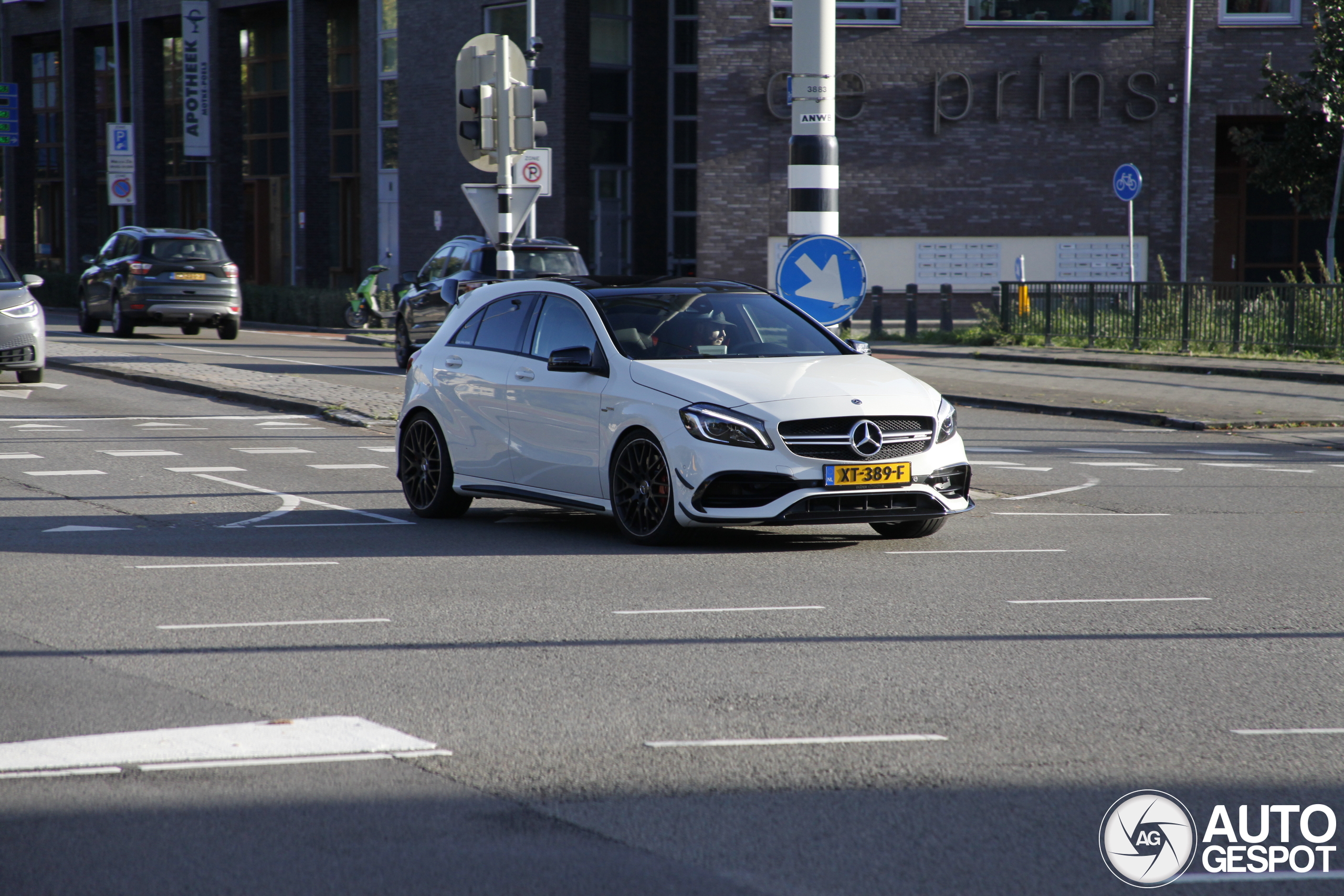 Mercedes-AMG A 45 W176 2015