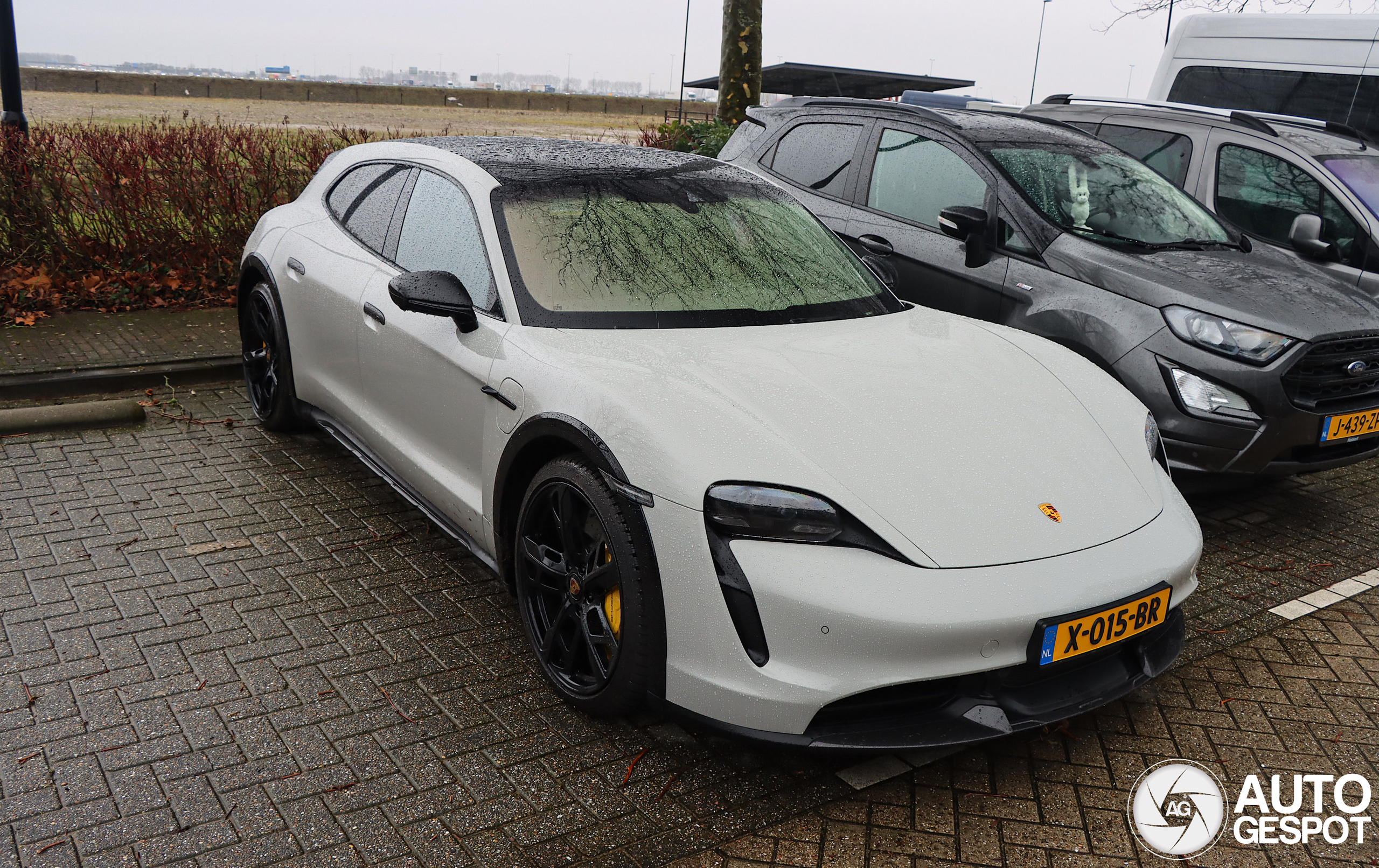 Porsche Taycan Turbo S Cross Turismo