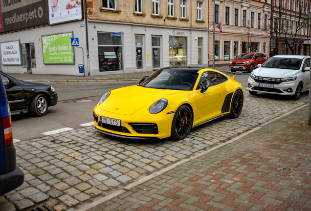 Porsche 992 Carrera 4 GTS