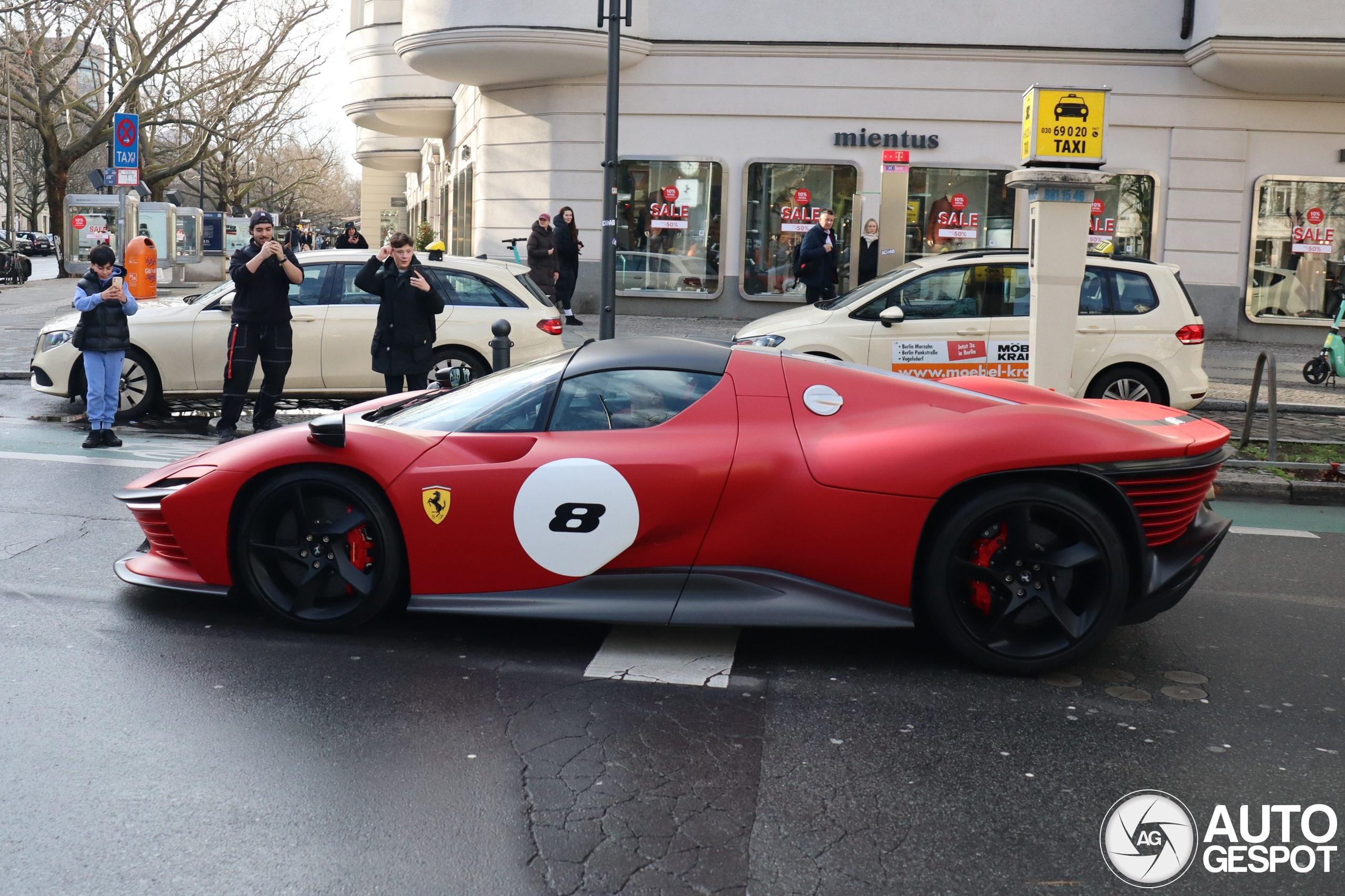 Matrode Ferrari Daytona SP3 verrast Berlijn