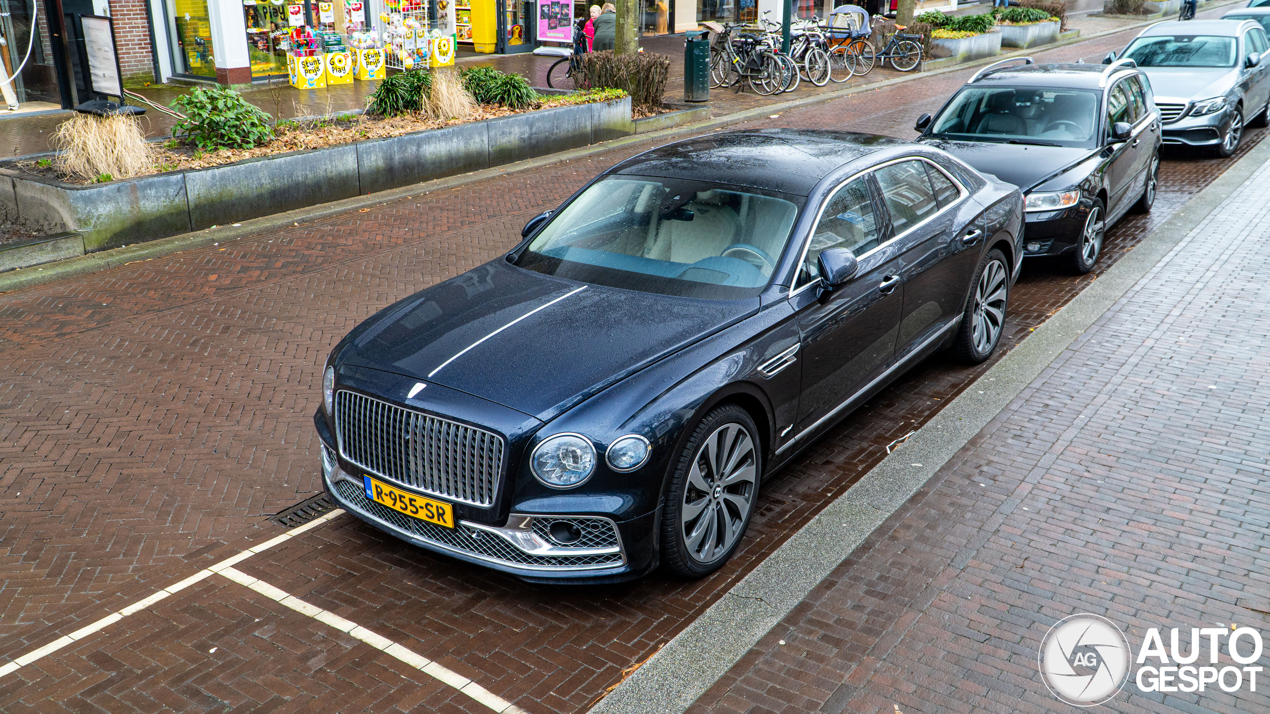 Bentley Flying Spur Hybrid