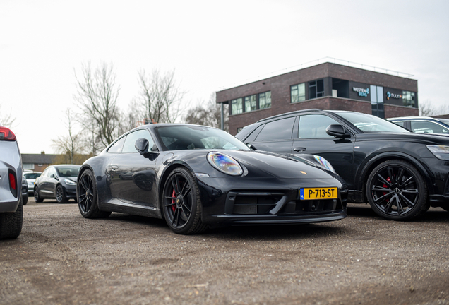 Porsche 992 Carrera 4 GTS