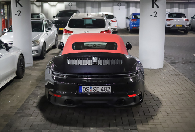 Porsche 992 Carrera 4 GTS Cabriolet