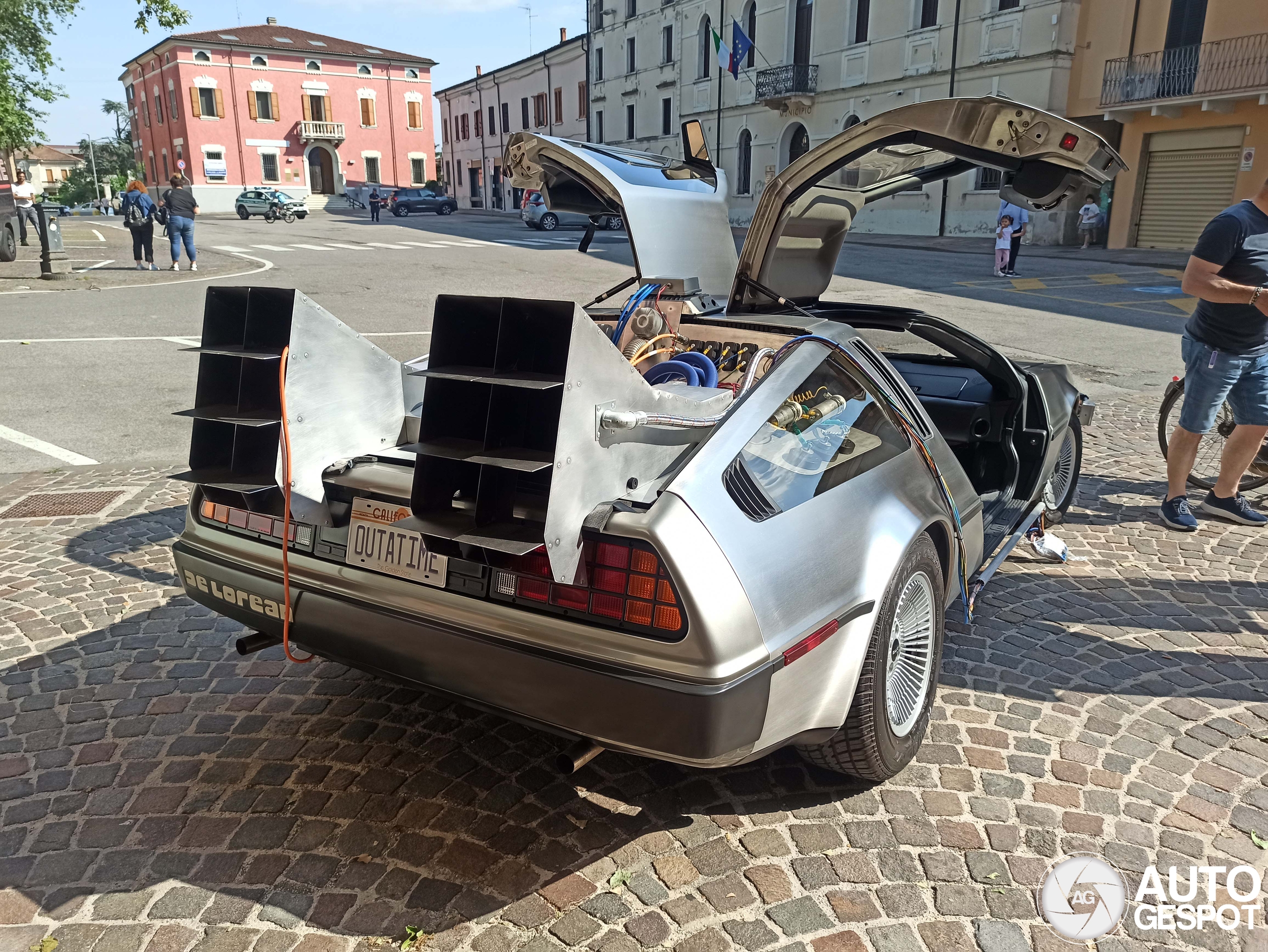 DeLorean DMC-12