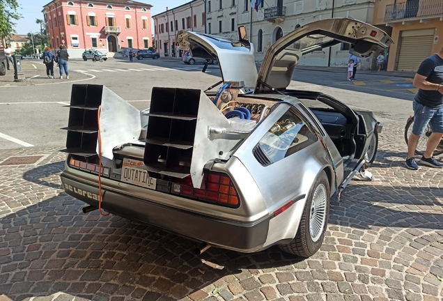 DeLorean DMC-12