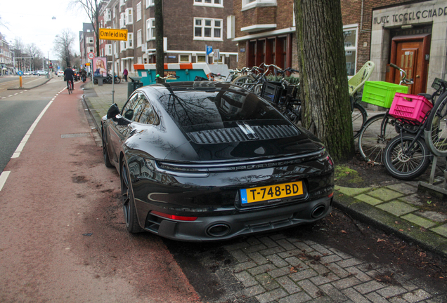 Porsche 992 Carrera 4 GTS