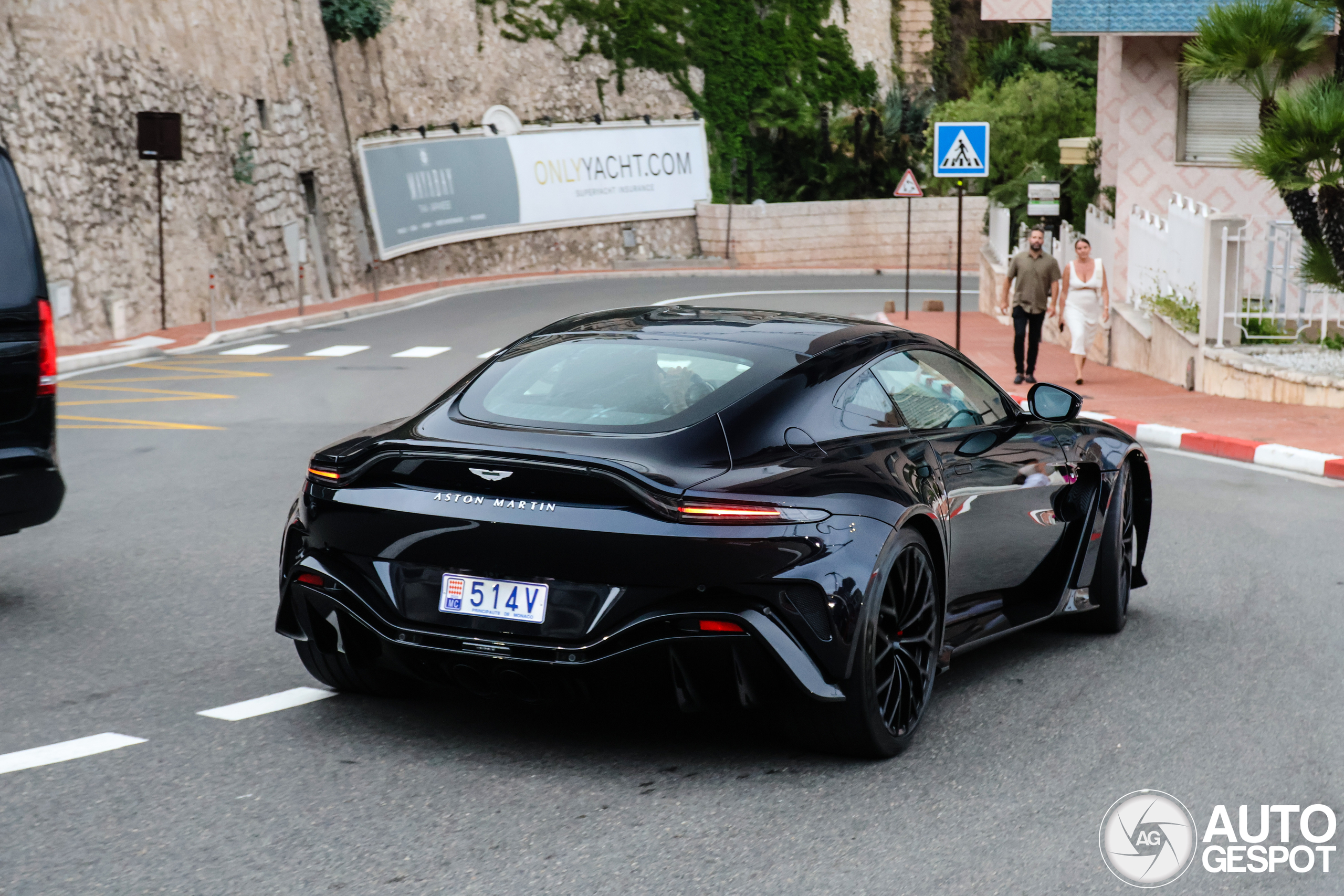 Aston Martin V12 Vantage 2023