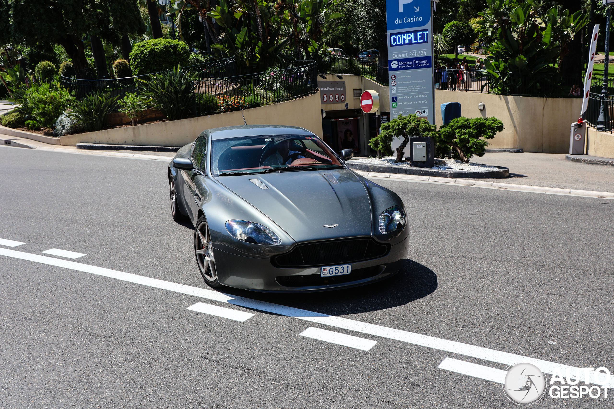 Aston Martin V8 Vantage