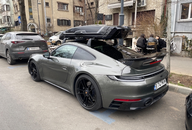 Porsche 992 Carrera 4 GTS