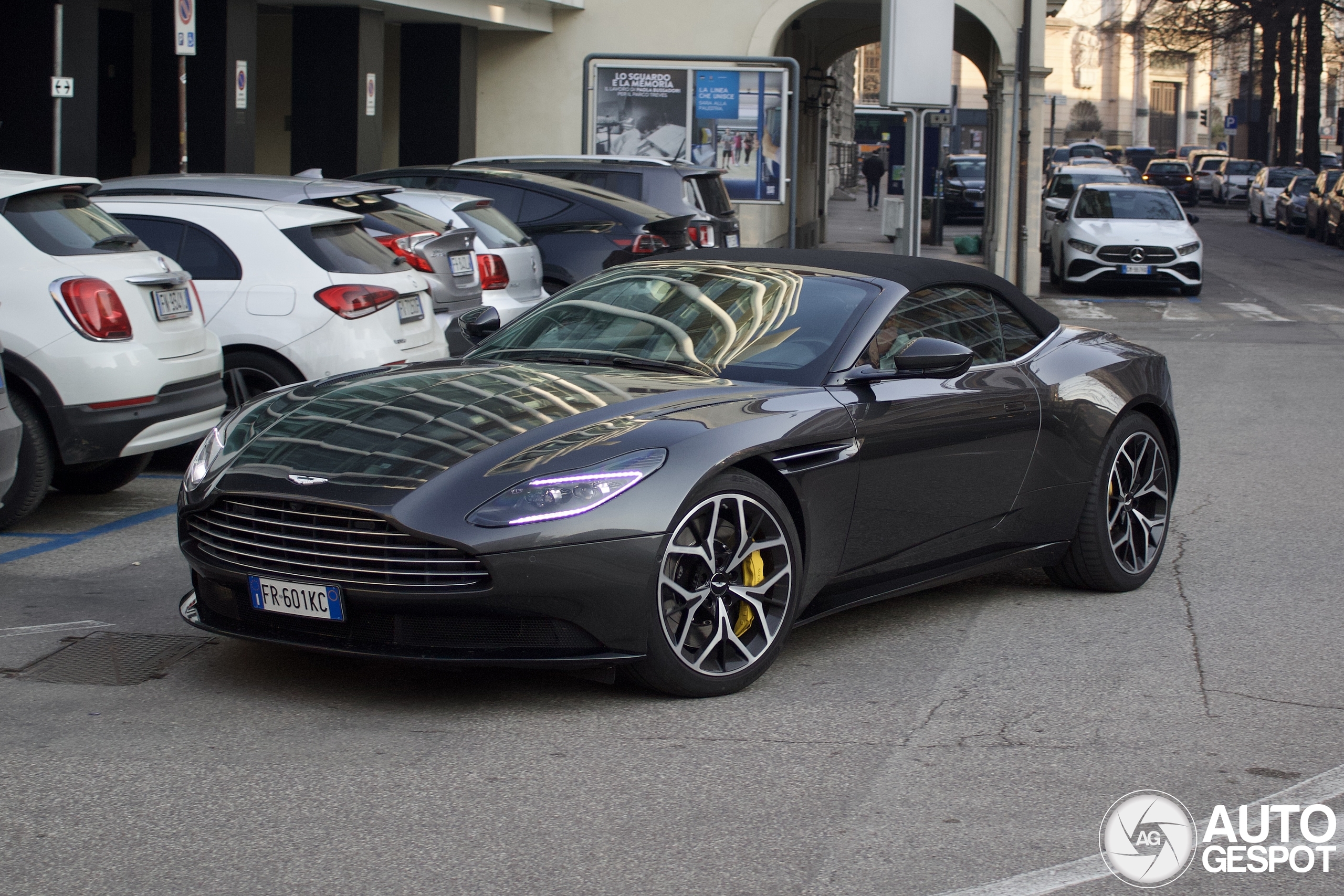 Aston Martin DB11 V8 Volante