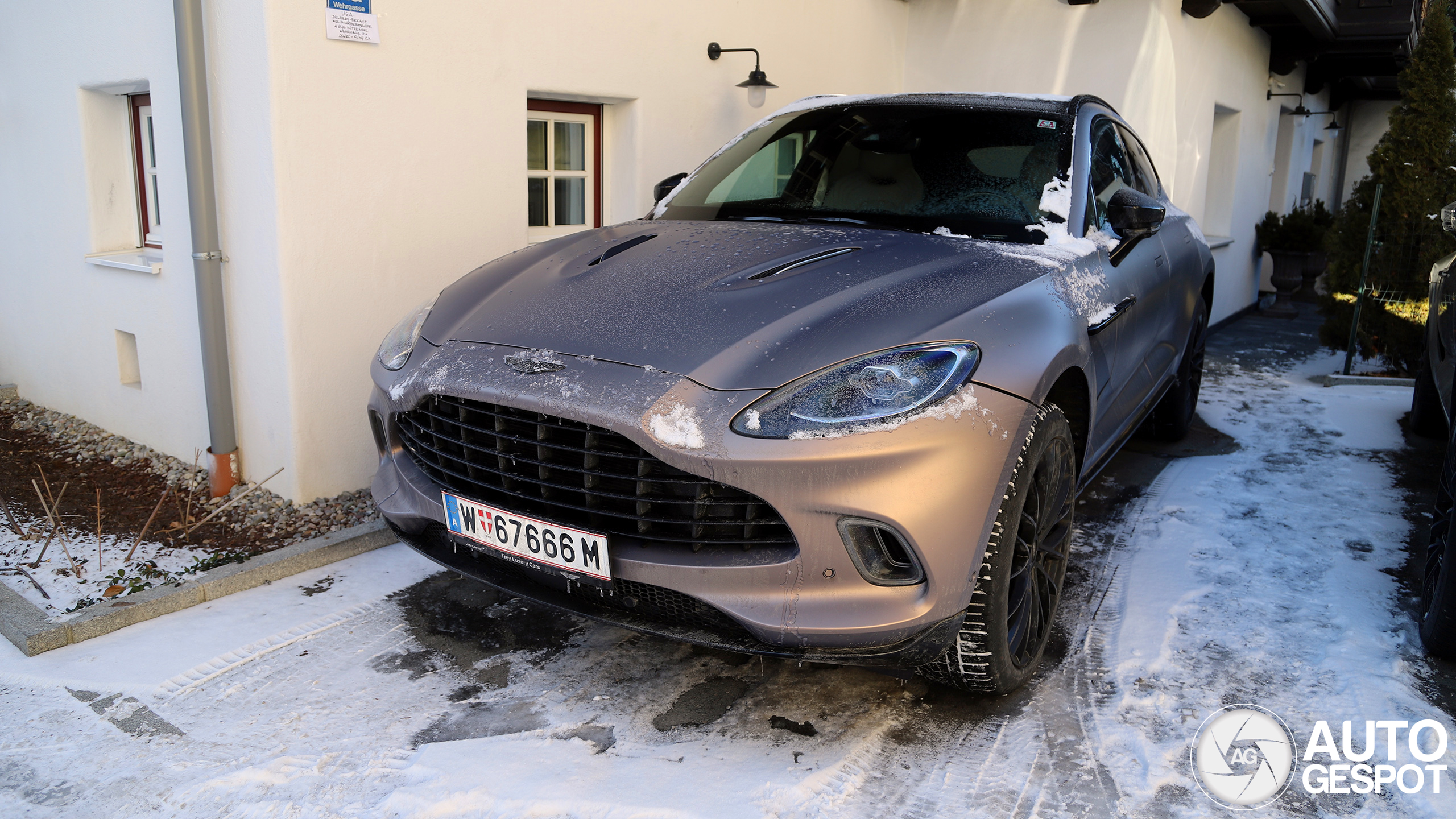 Aston Martin DBX