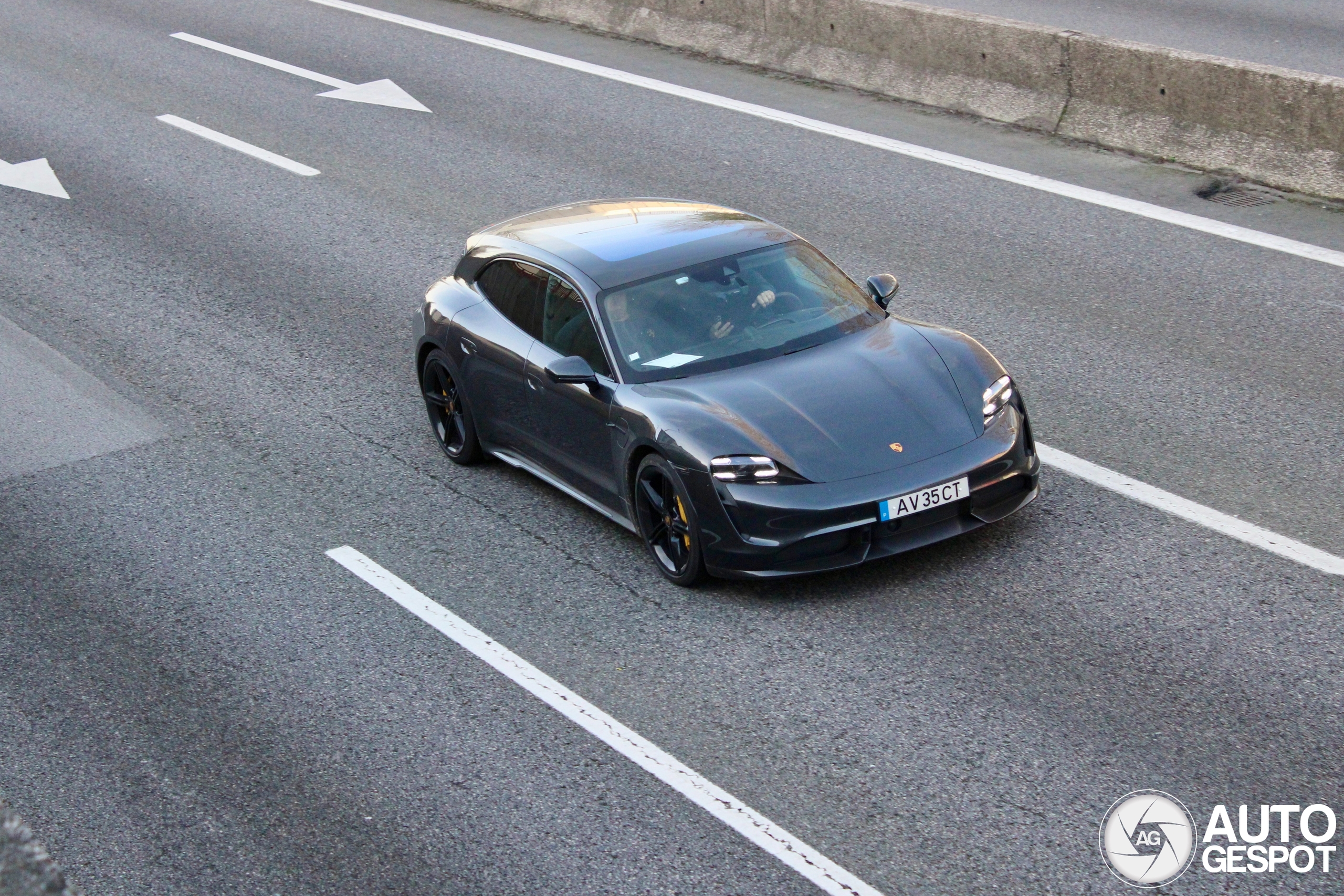 Porsche Taycan Turbo S Sport Turismo