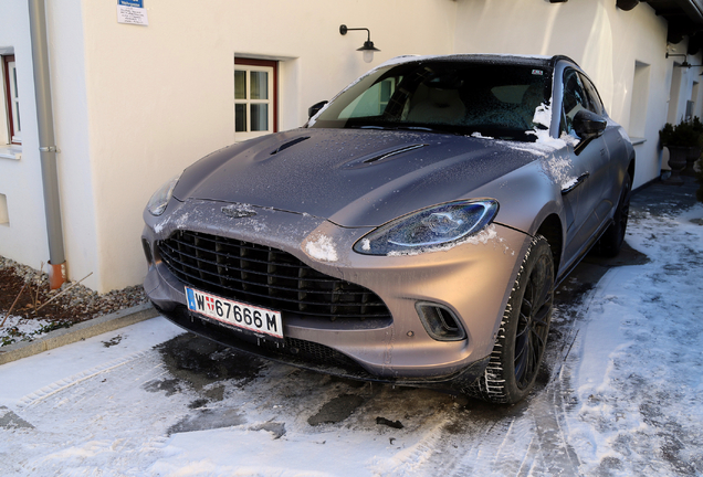 Aston Martin DBX