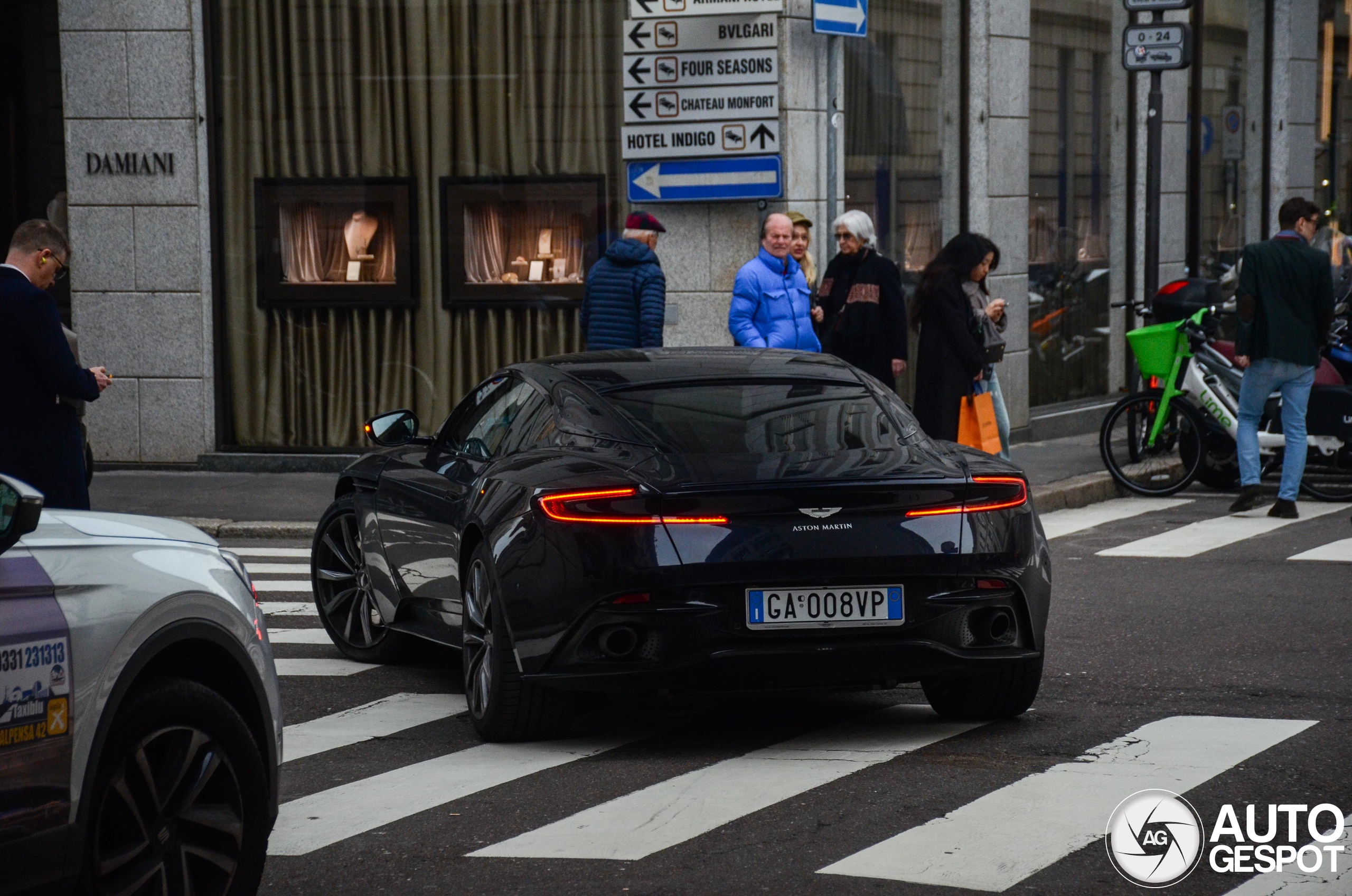 Aston Martin DB11 V8