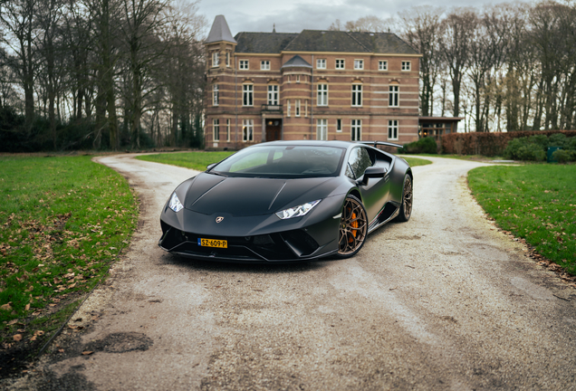 Lamborghini Huracán LP640-4 Performante