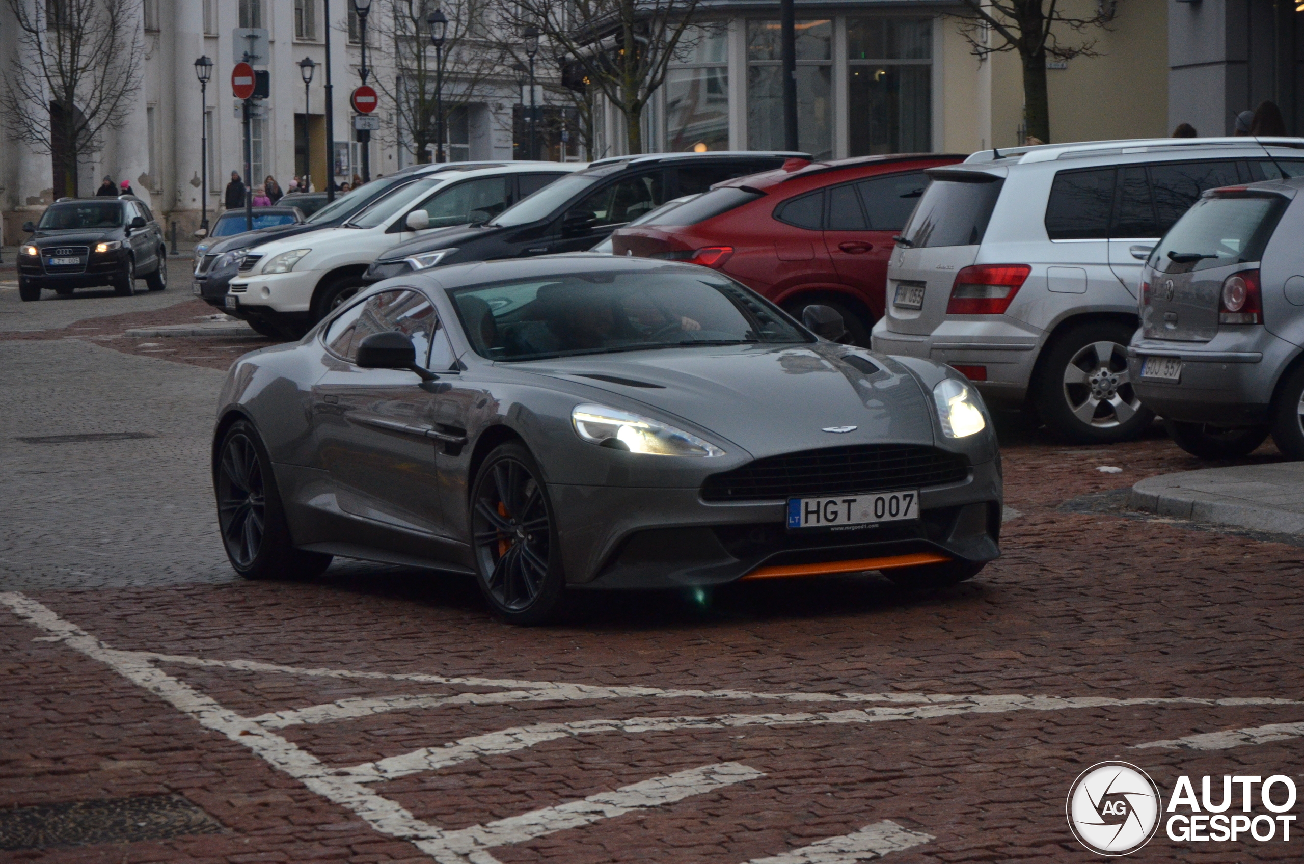 Aston Martin Vanquish 2013