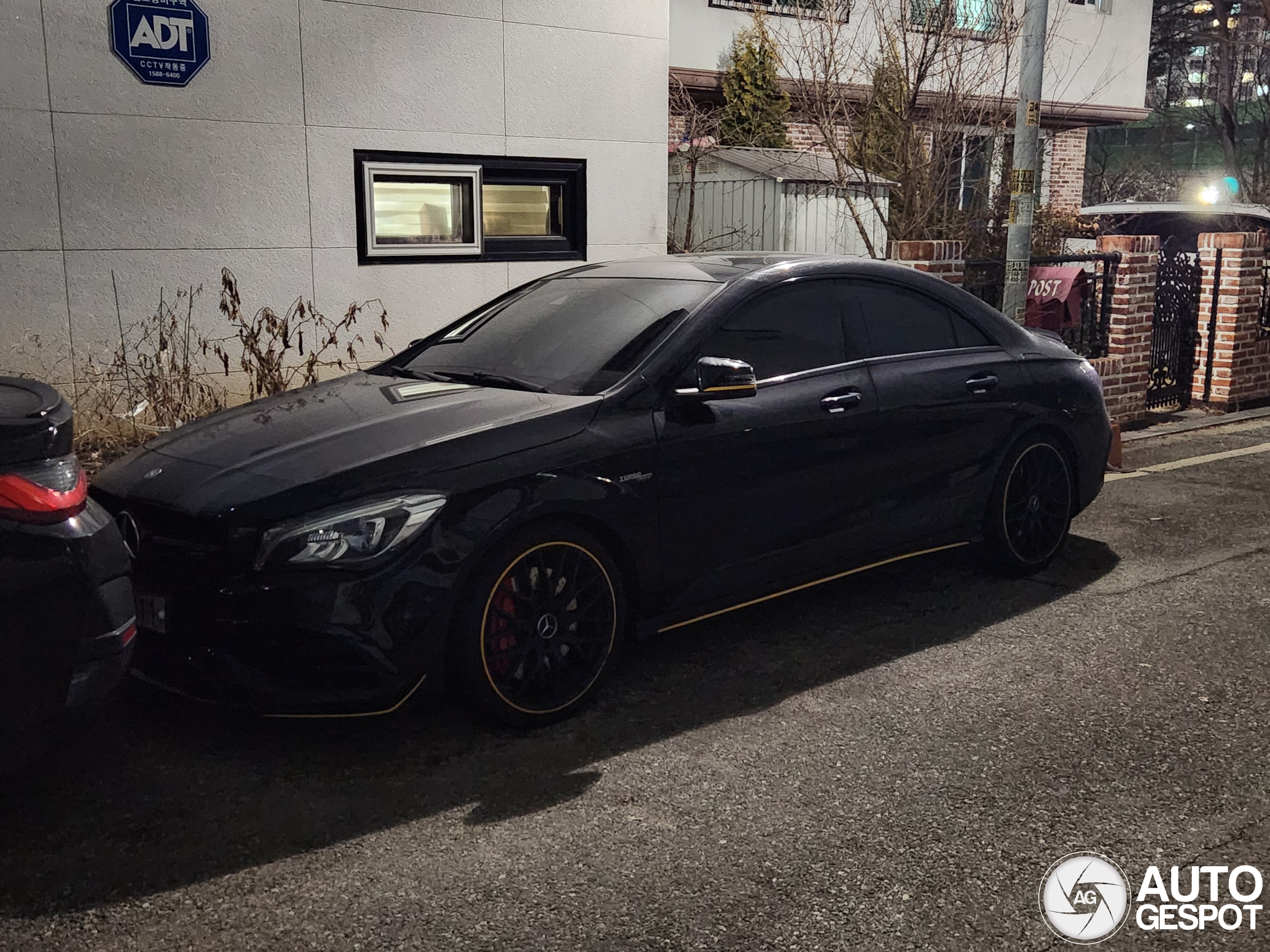 Mercedes-AMG CLA 45 C117 Yellow Night Edition