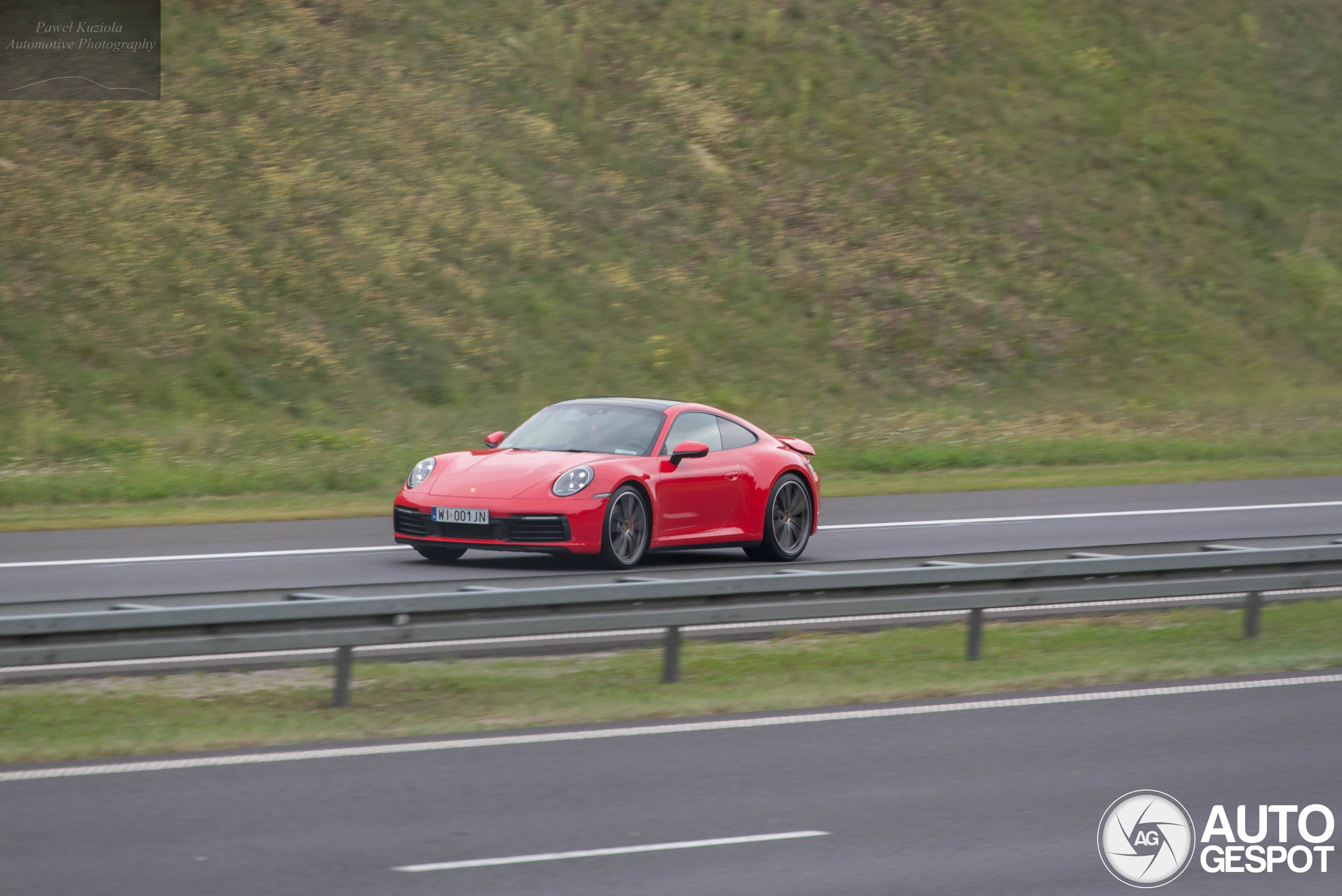 Porsche 992 Carrera 4S