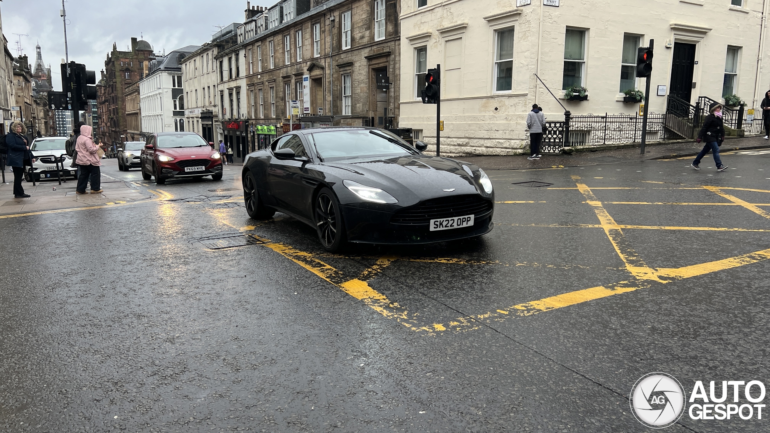 Aston Martin DB11 V8